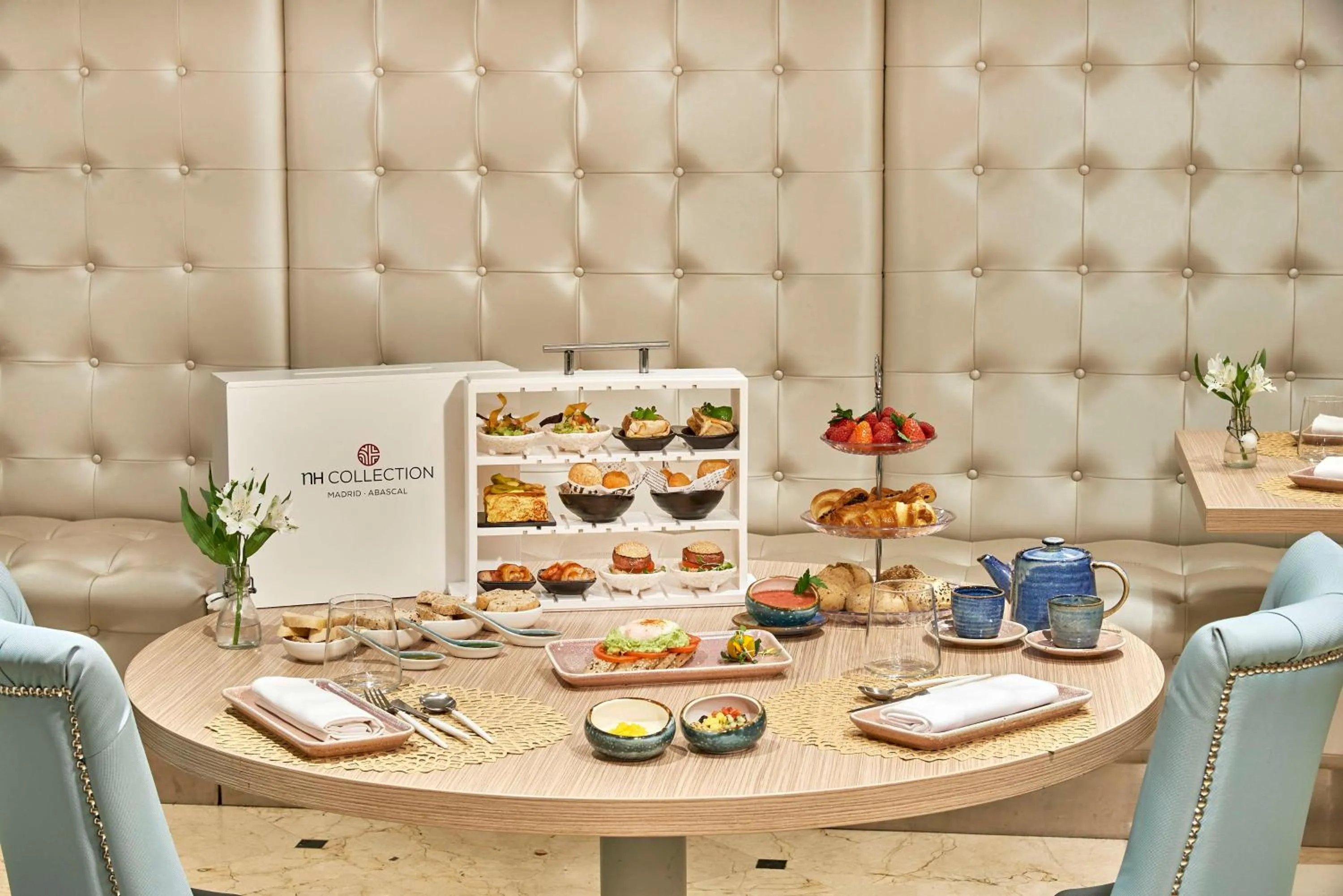 Restaurant/places to eat in NH Collection Madrid Abascal