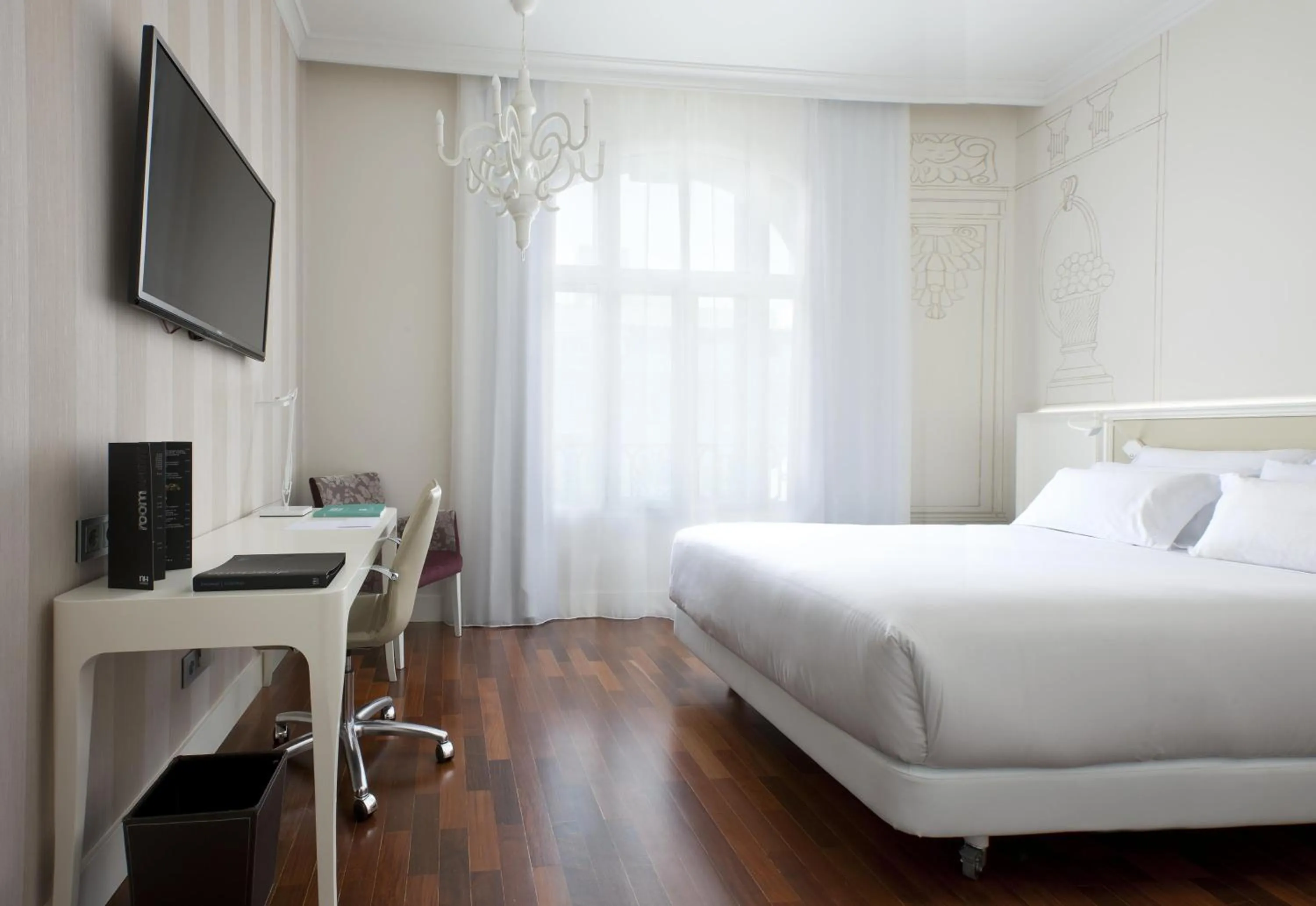 Bedroom, Bed in NH Collection Madrid Abascal