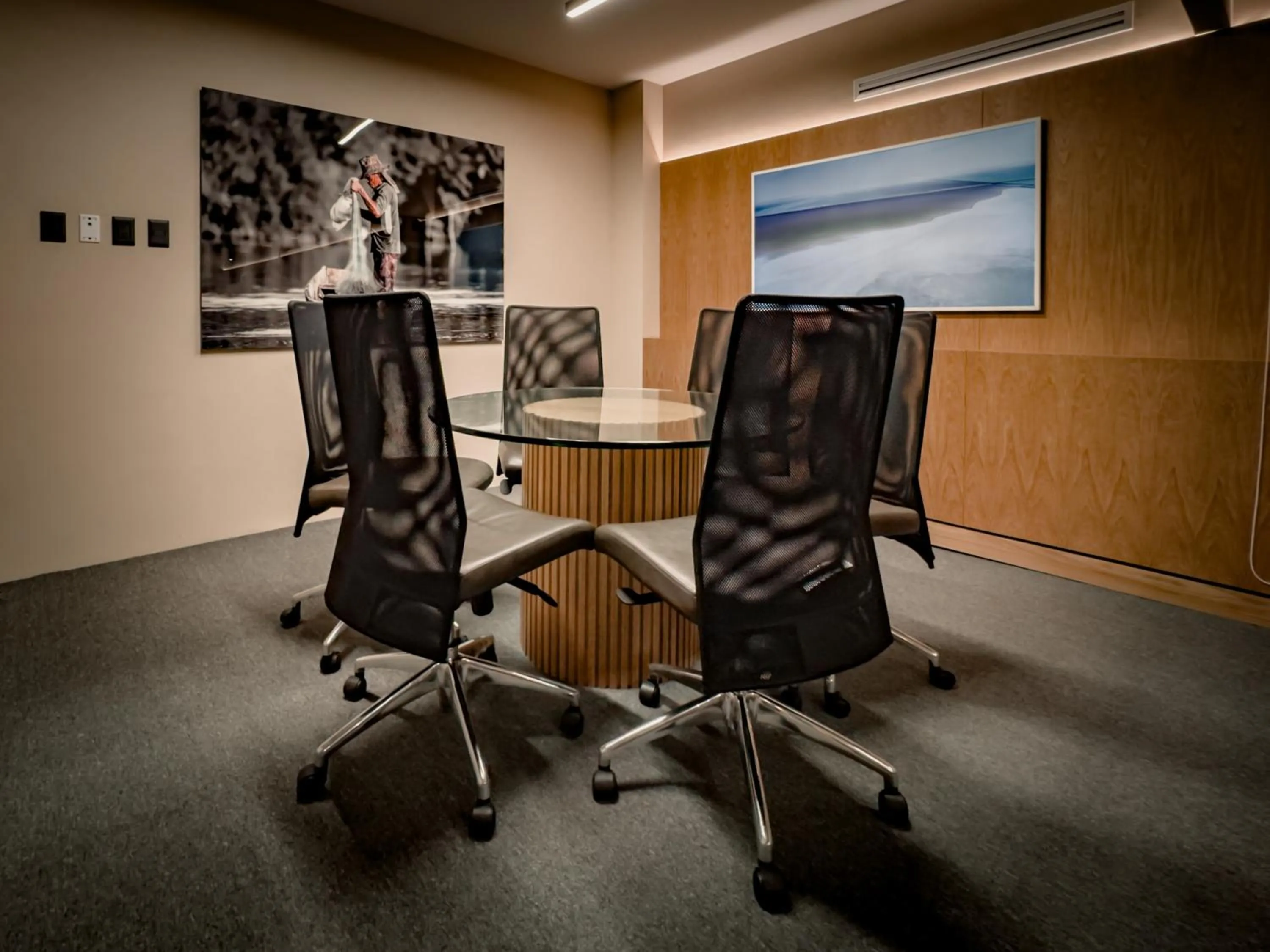 Business facilities in Ana Polanco Apartments