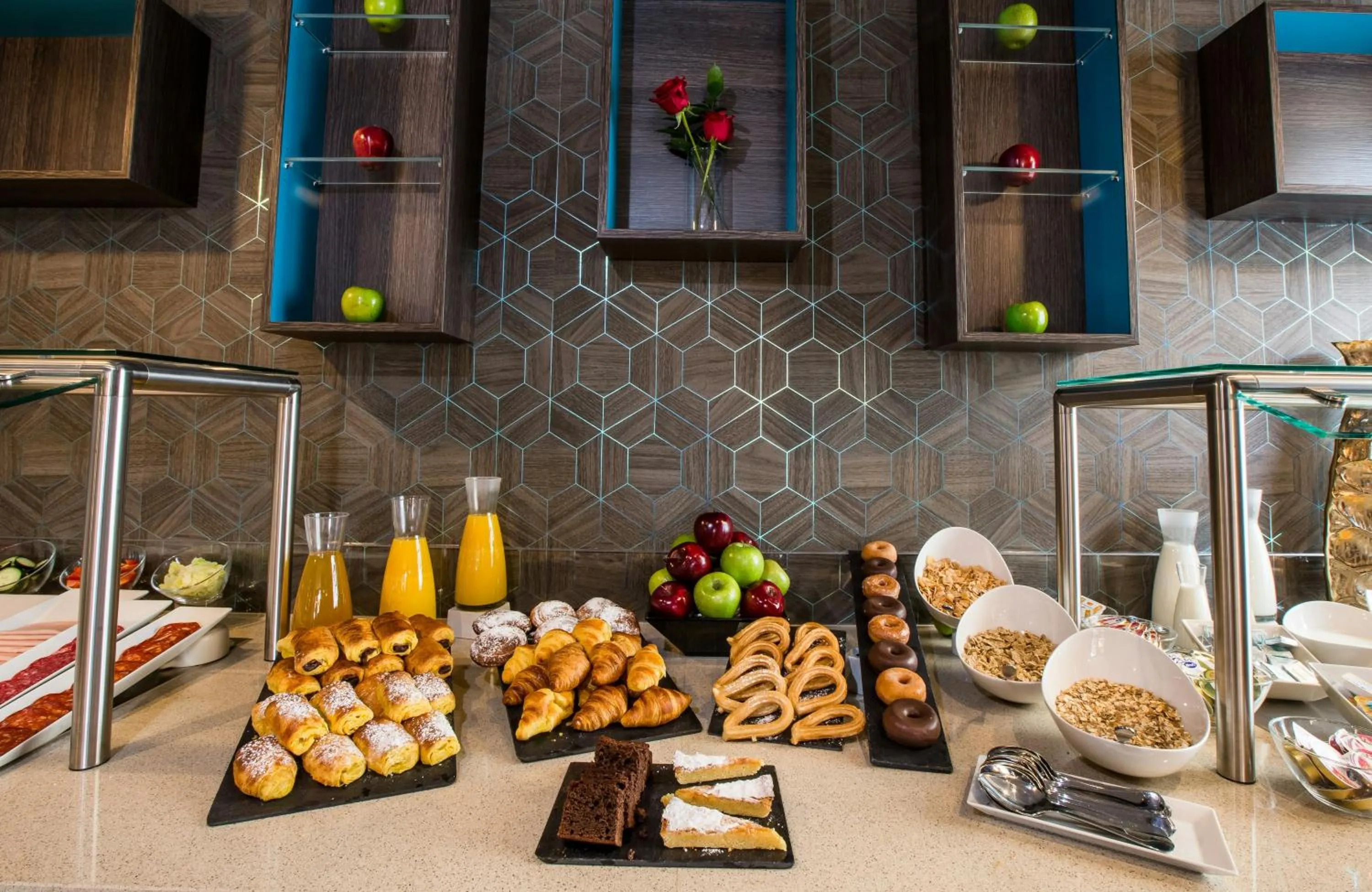 Buffet breakfast in Leonardo Boutique Hotel Madrid