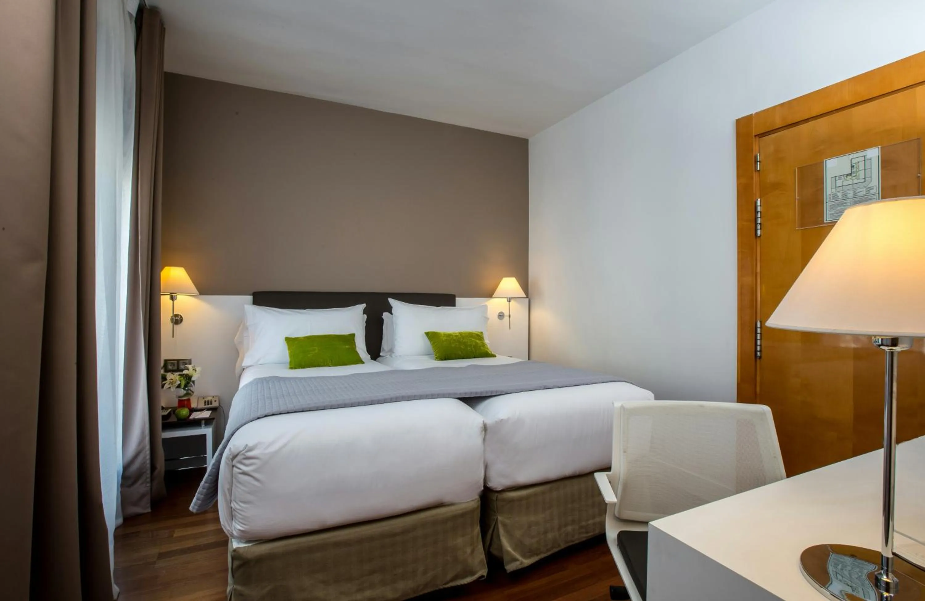 Photo of the whole room, Bed in Leonardo Boutique Hotel Madrid