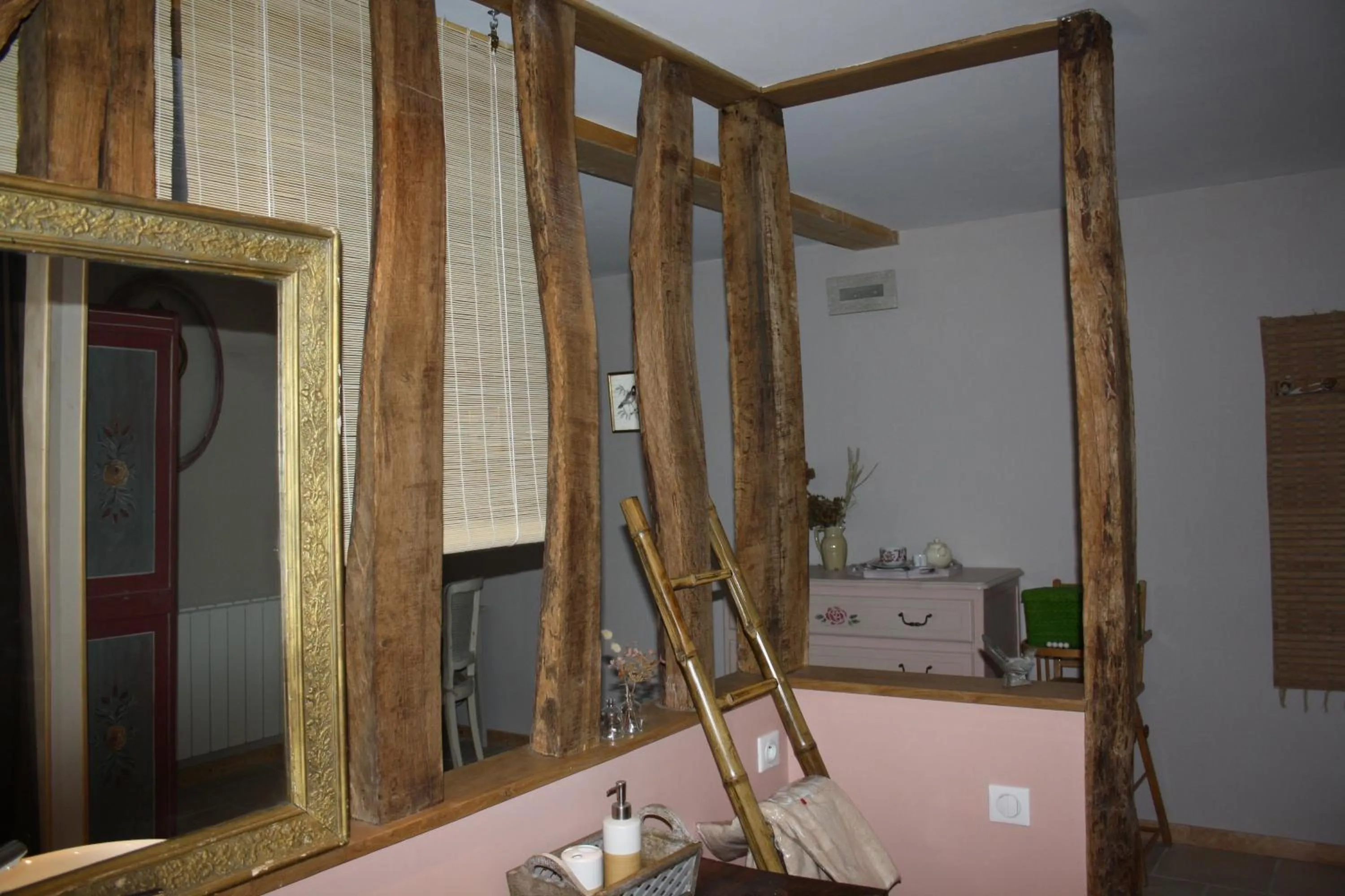 Decorative detail in Chambre d'hôtes - Le jardin des Patissons