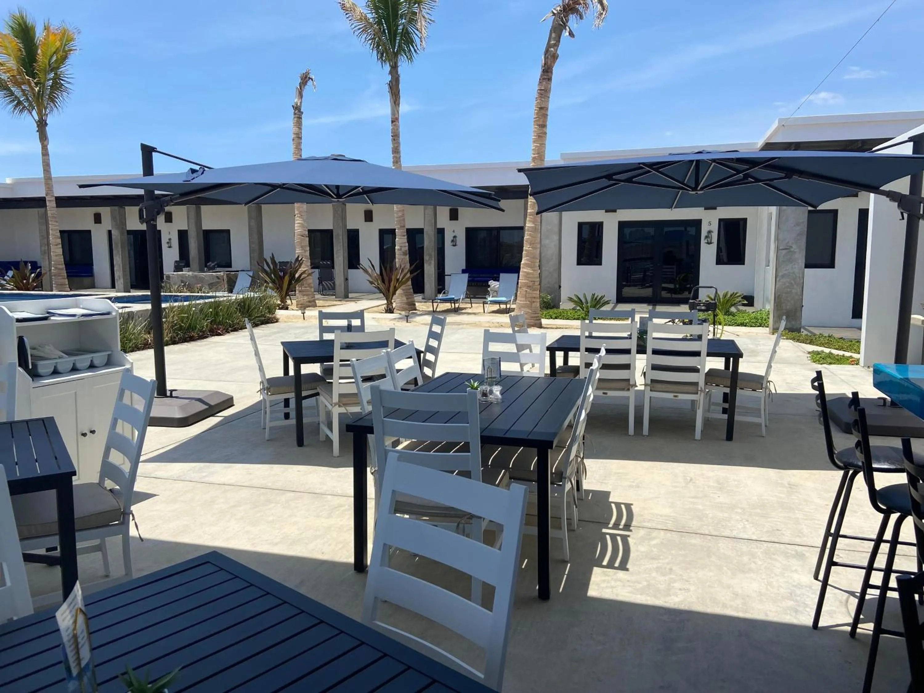 Restaurant/places to eat in Las Palmas Hotel - Cerritos Beach
