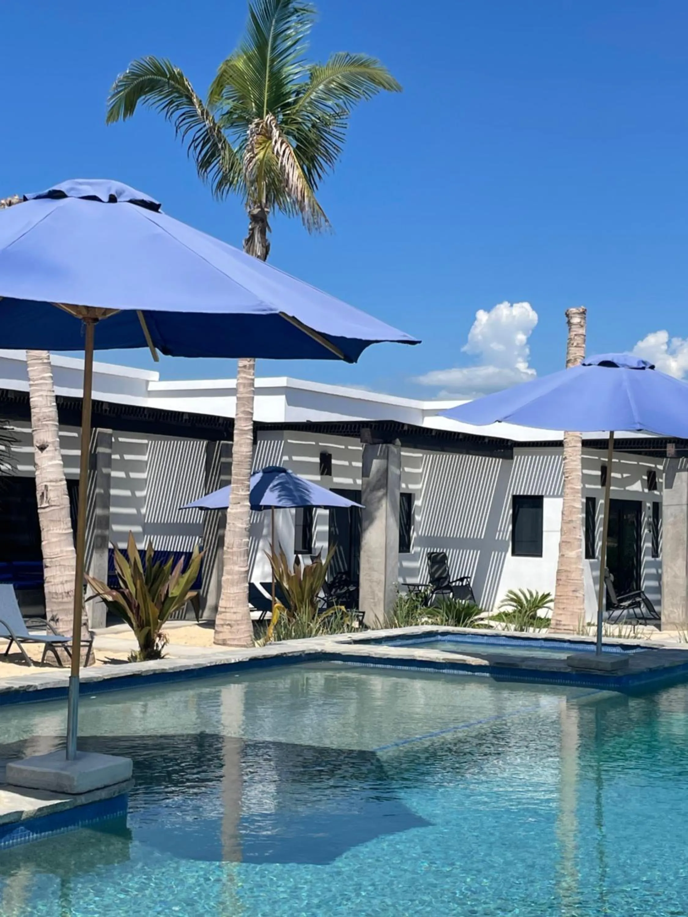 Swimming pool in Las Palmas Hotel - Cerritos Beach