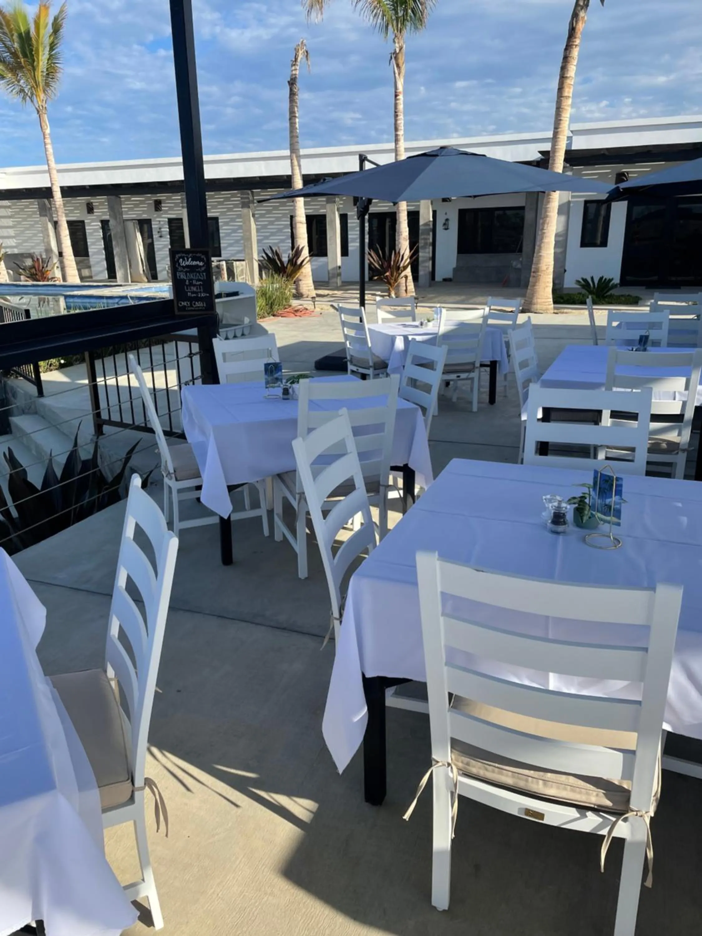 Restaurant/places to eat in Las Palmas Hotel - Cerritos Beach