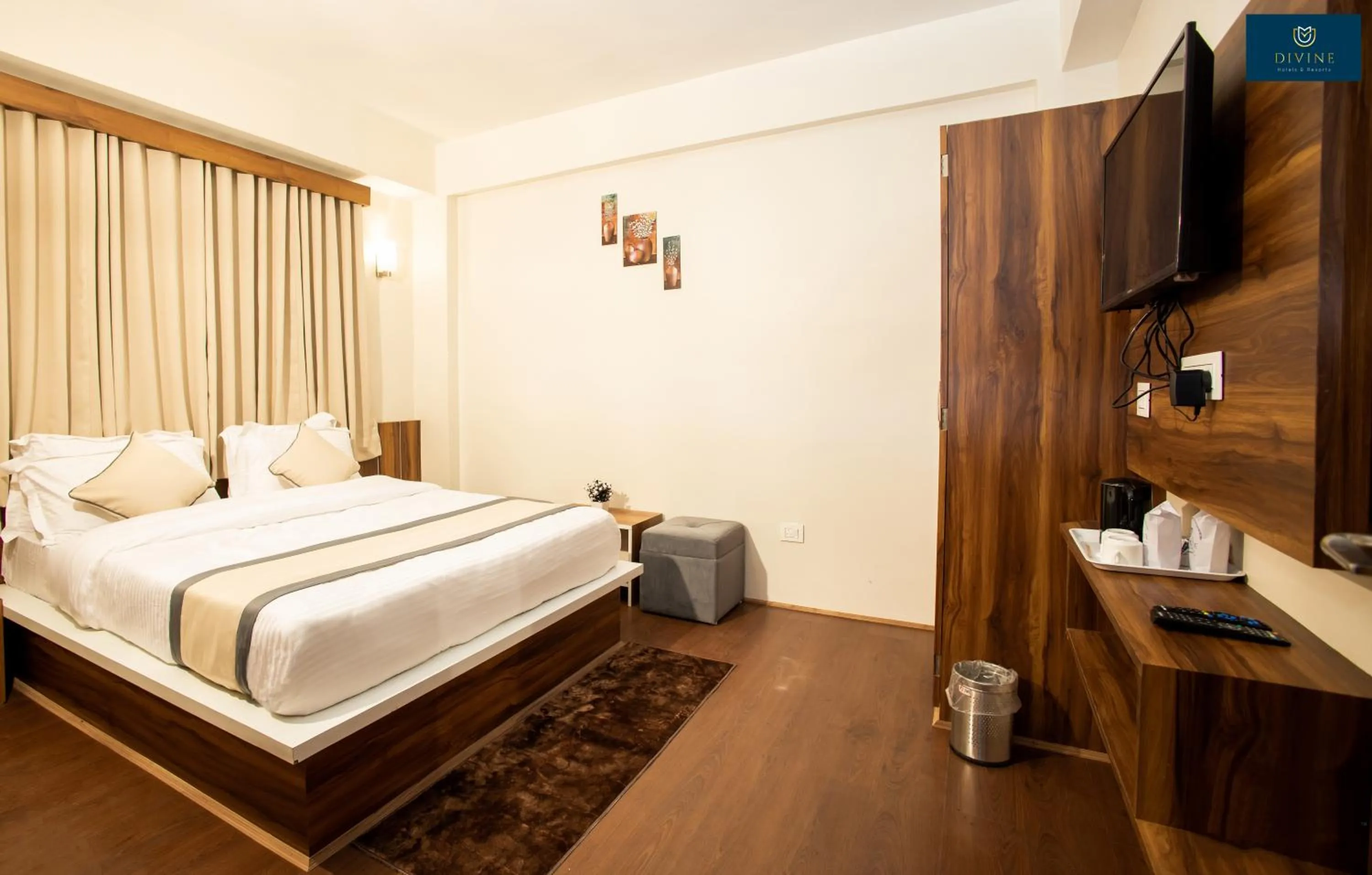 Bed in Divine's The Elite Zong