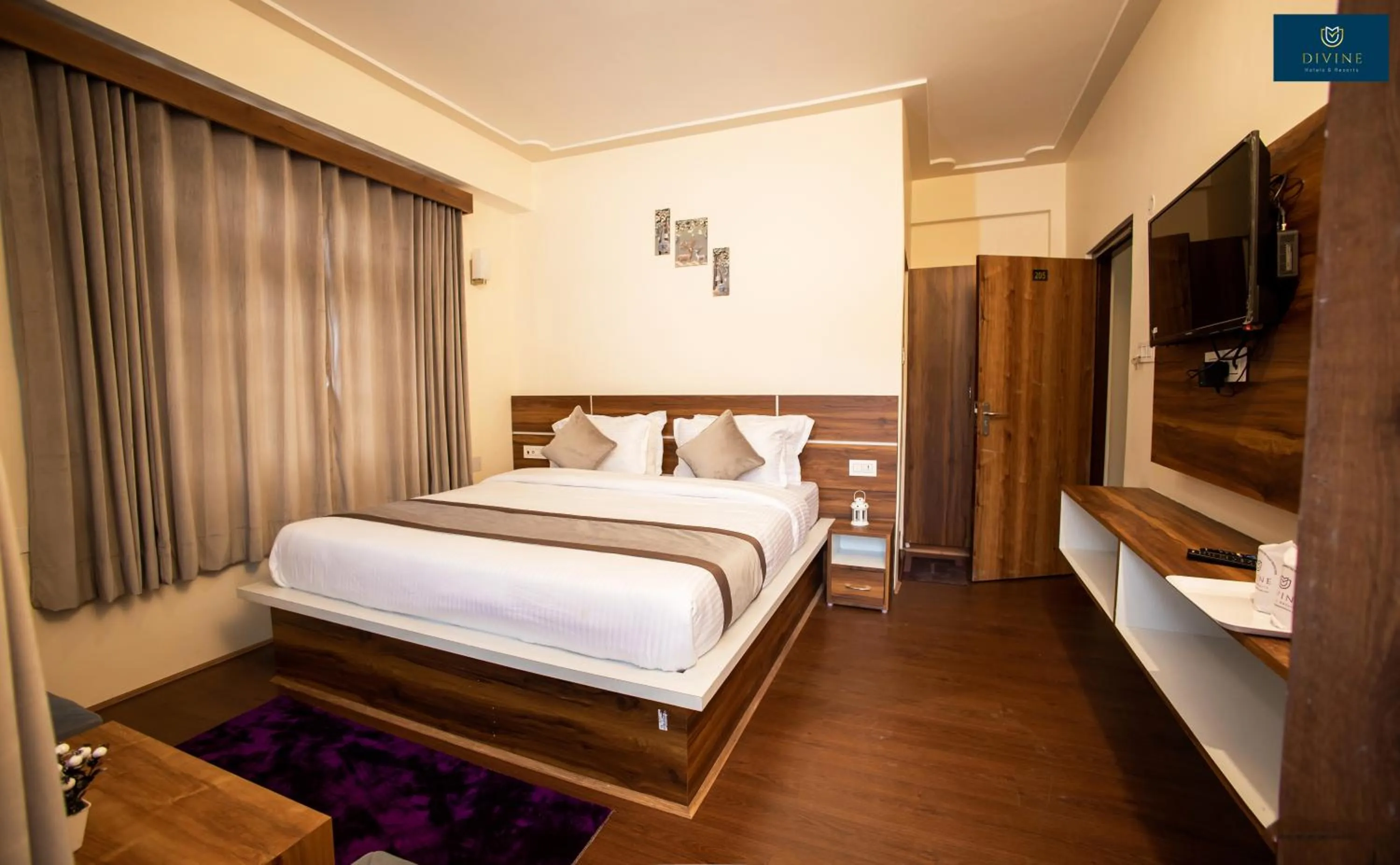 Bed in Divine's The Elite Zong