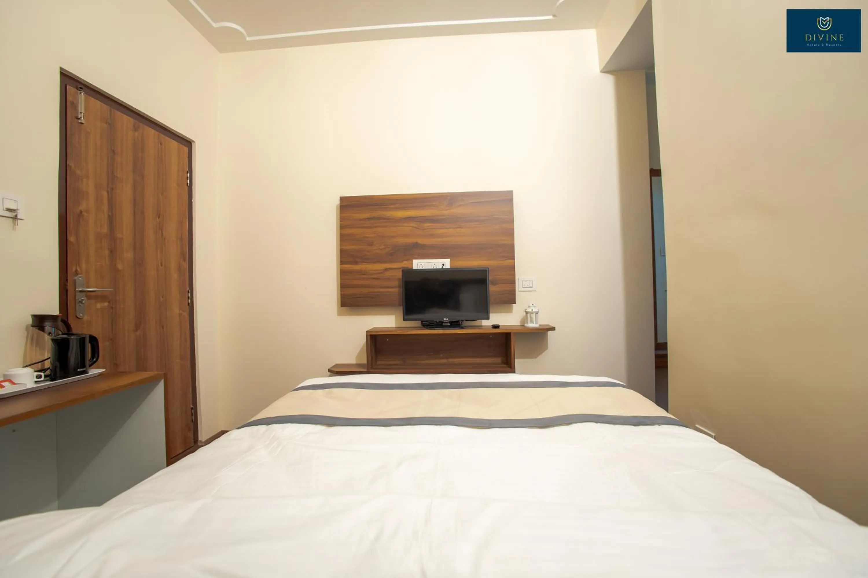 Bed in Divine's The Elite Zong