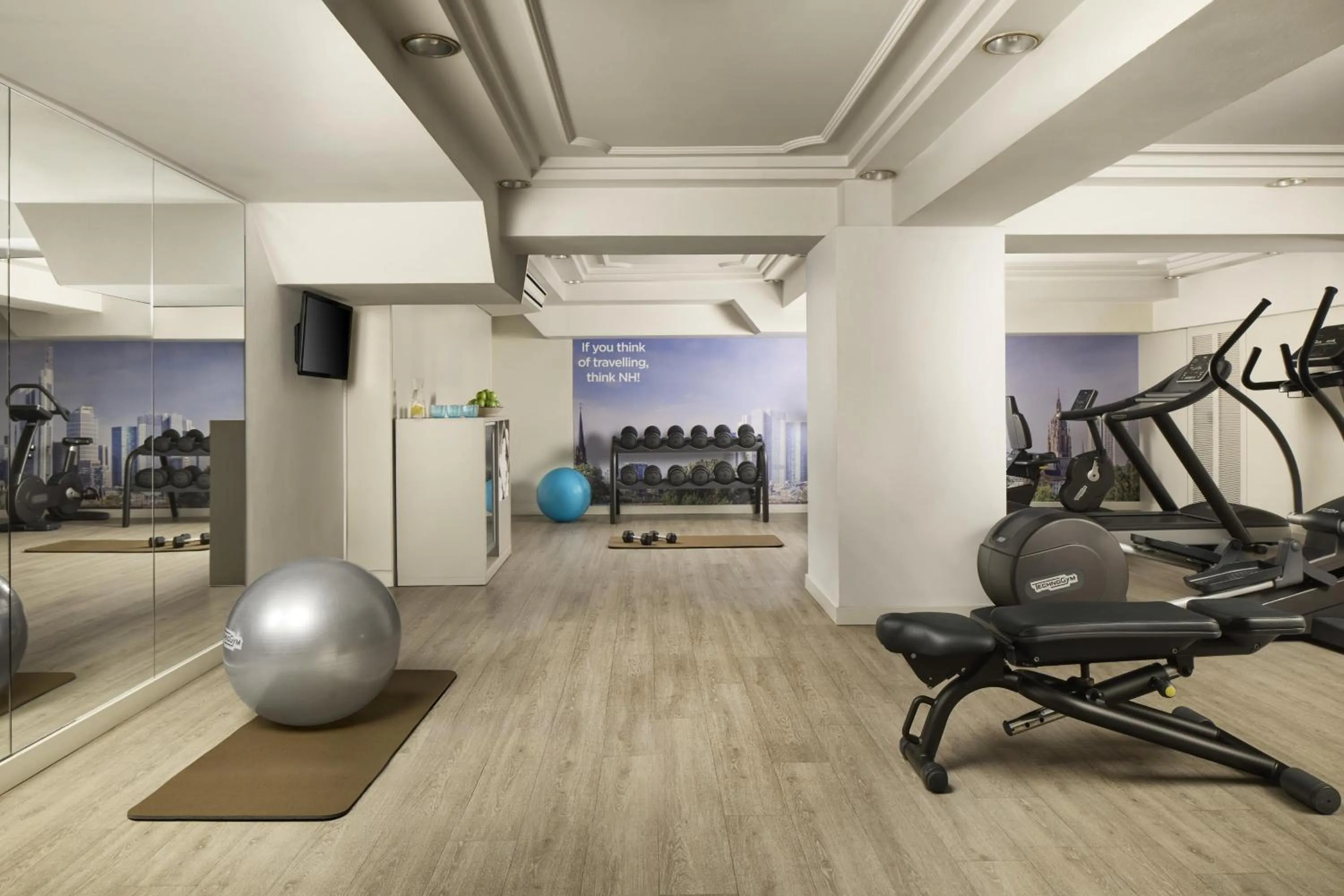 Fitness centre/facilities in NH Madrid Balboa