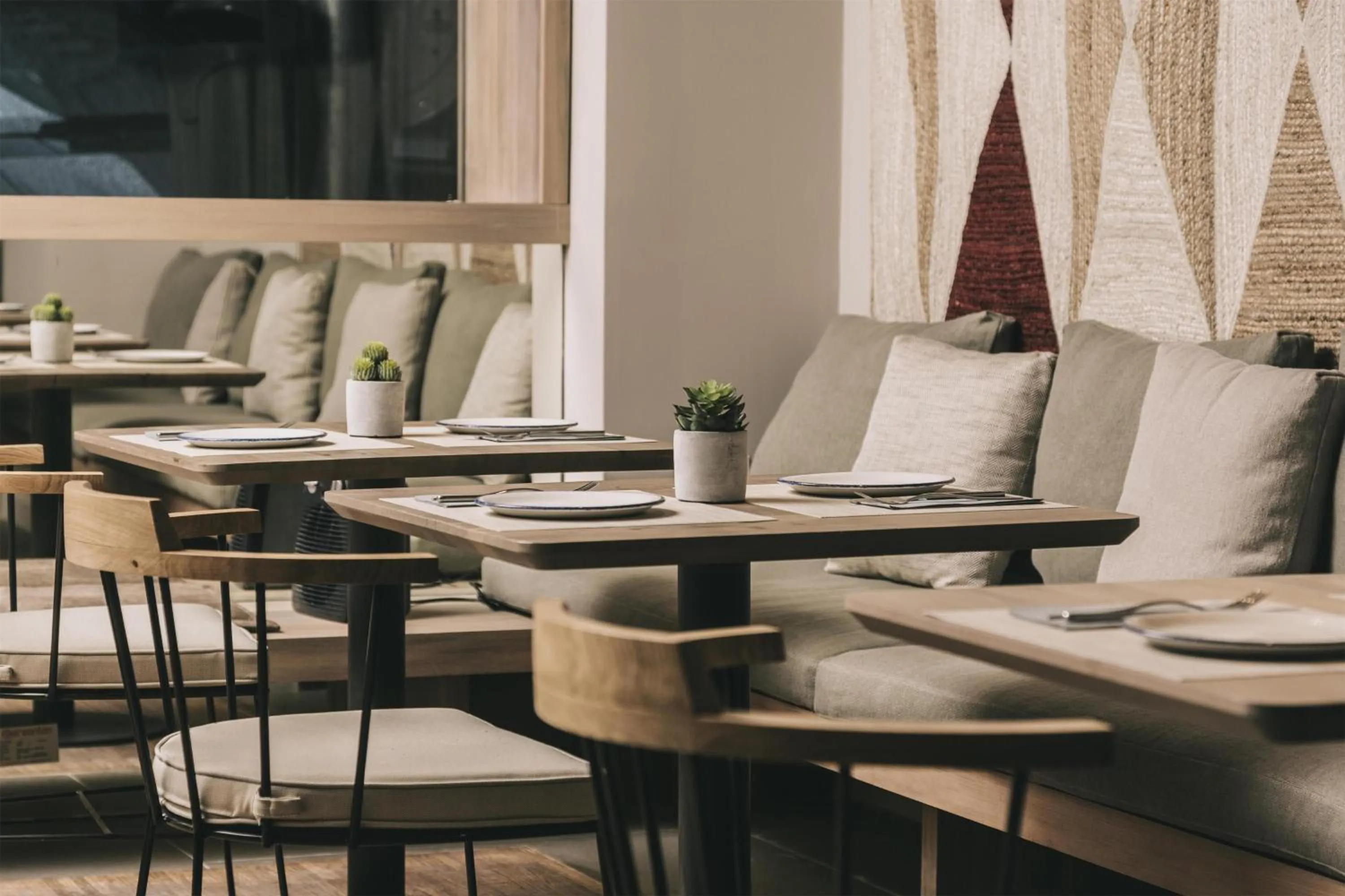 Restaurant/places to eat in NH Madrid Balboa