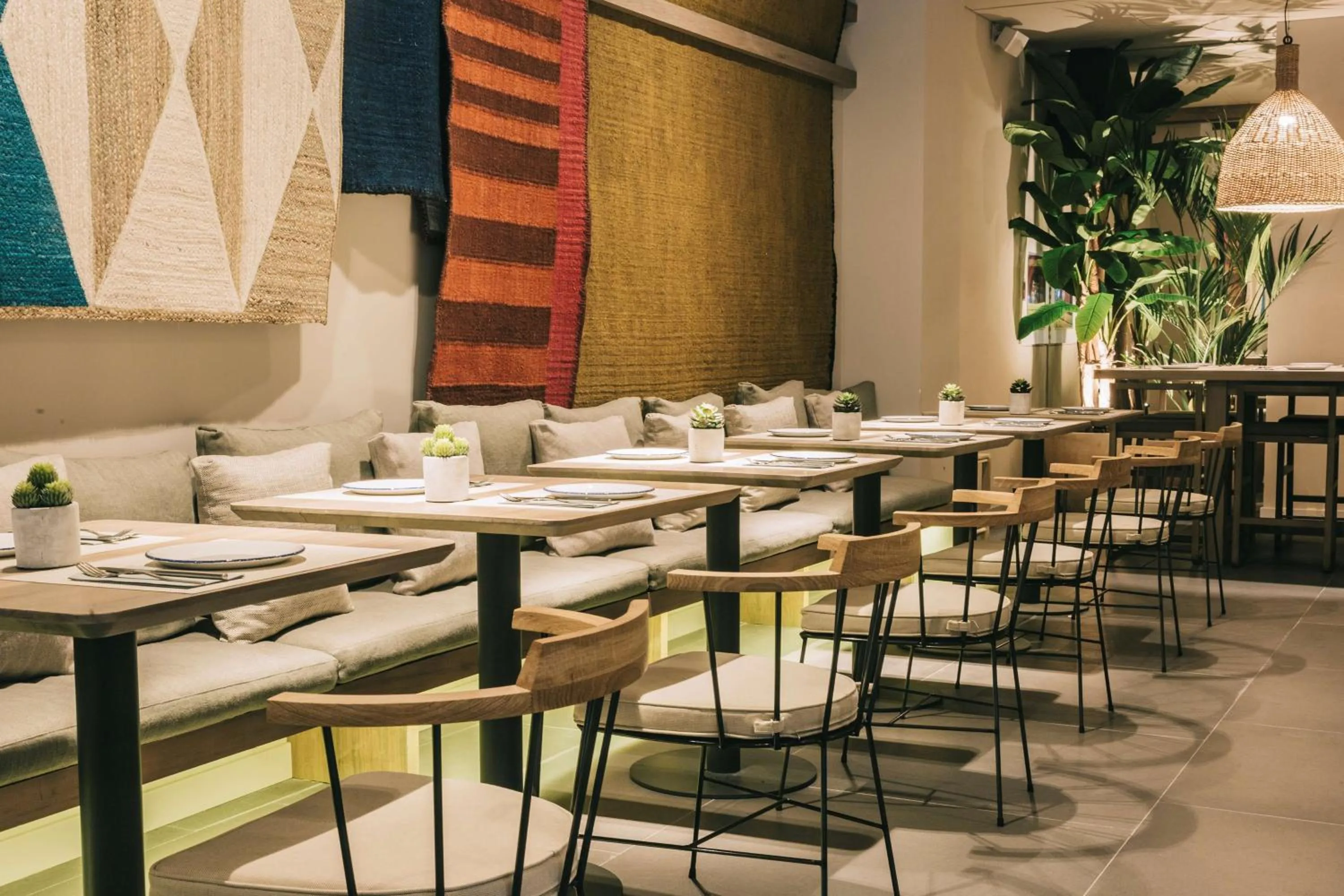 Restaurant/places to eat in NH Madrid Balboa