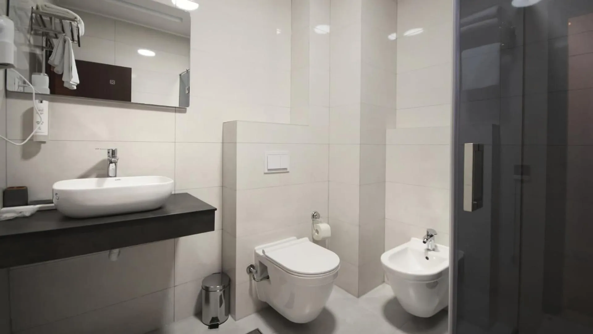 Shower in Hotel Callisto