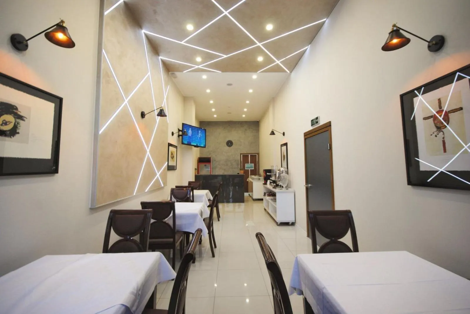 Restaurant/places to eat in Hotel Callisto