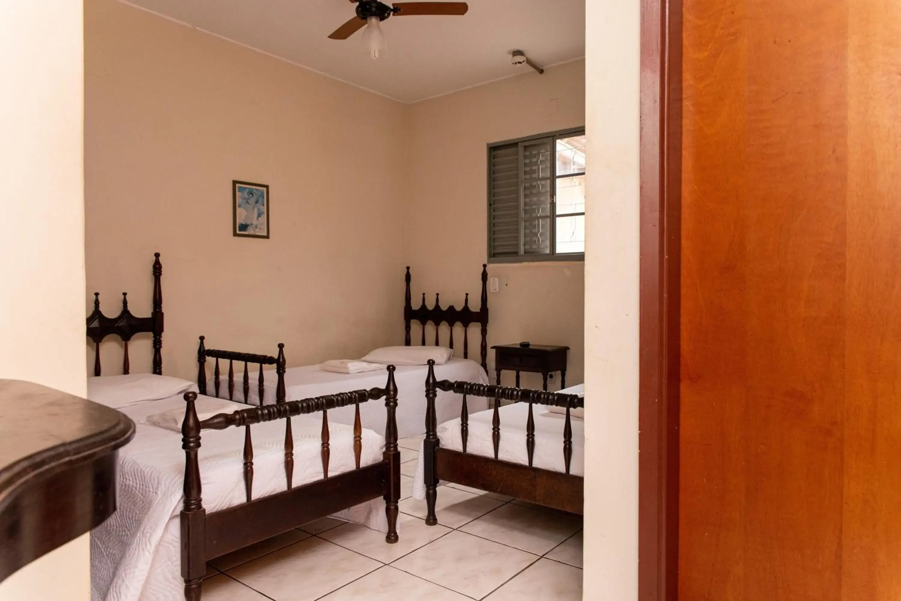 Economy Triple Room in Hotel Descalvado Economy Triple Room in Hotel Descalvado