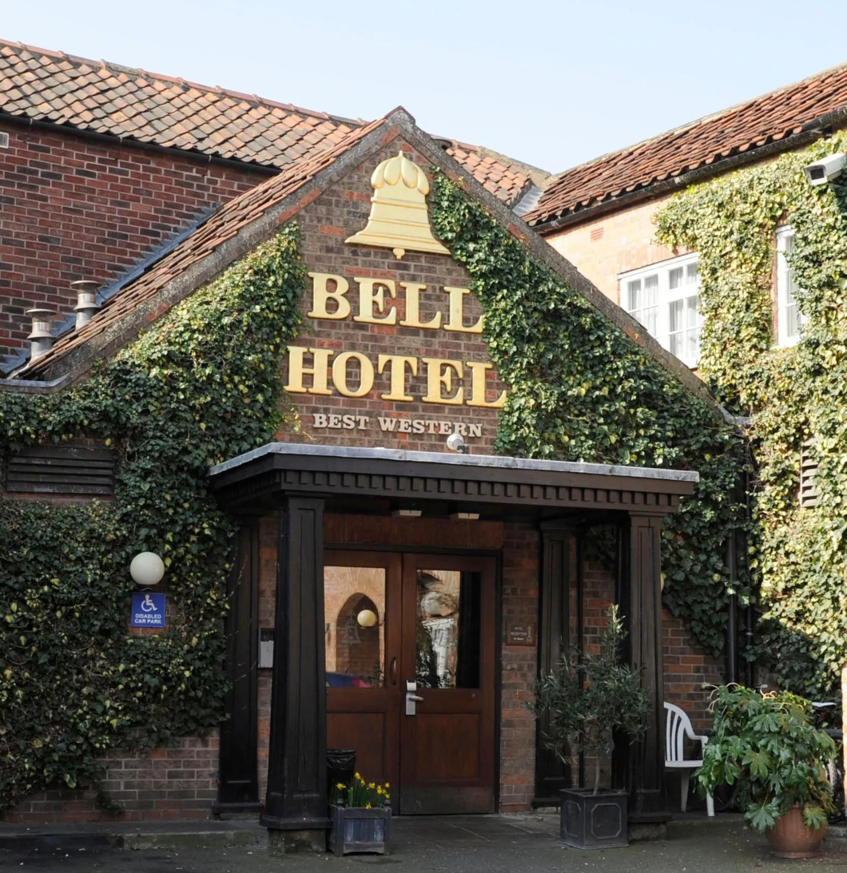 Facade/entrance in Best Western Bell in Driffield