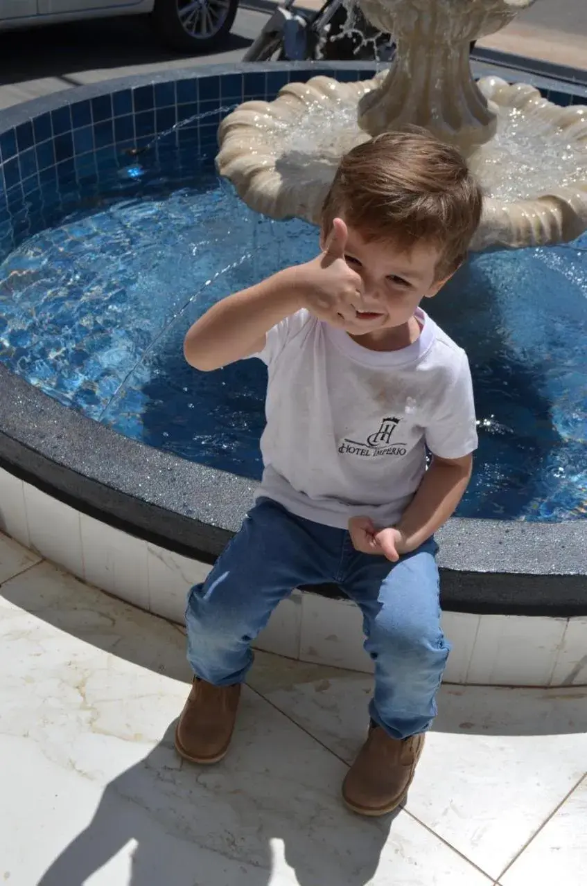 Deluxe Quadruple Room in HOTEL IMPERIO Deluxe Quadruple Room in HOTEL IMPERIO