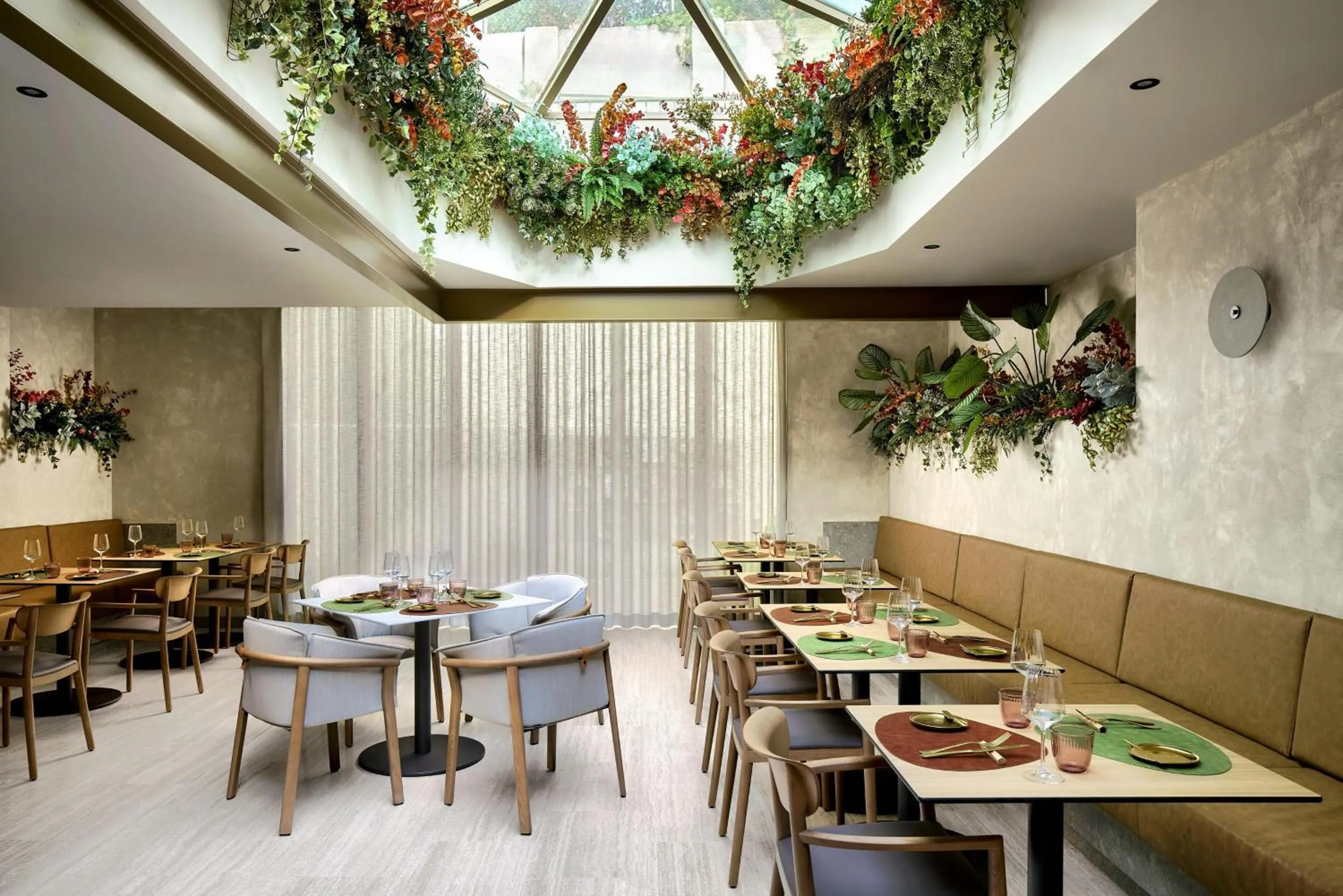 Restaurant/places to eat in NH Paseo de la Habana