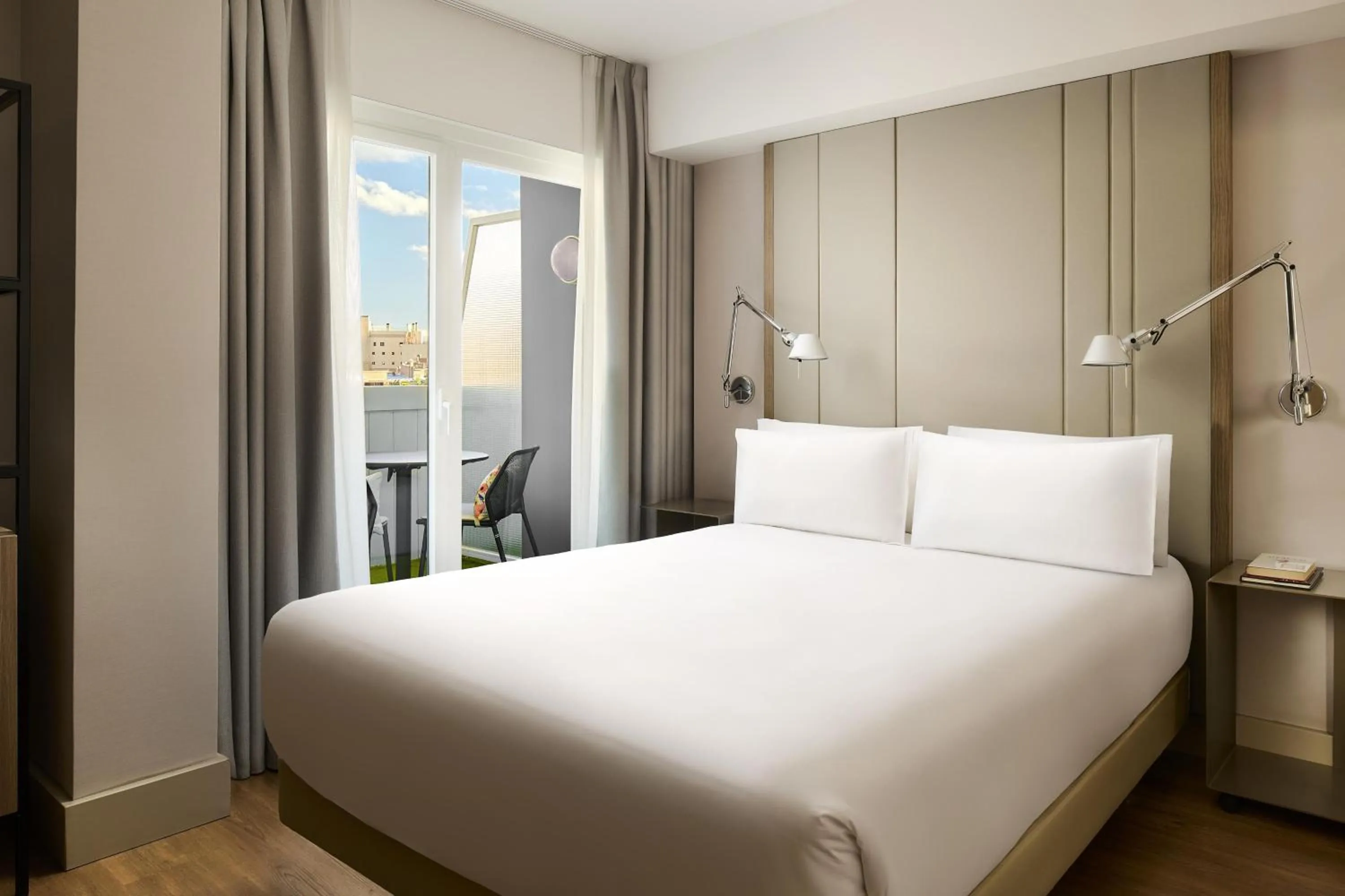 Bedroom, Bed in NH Paseo de la Habana