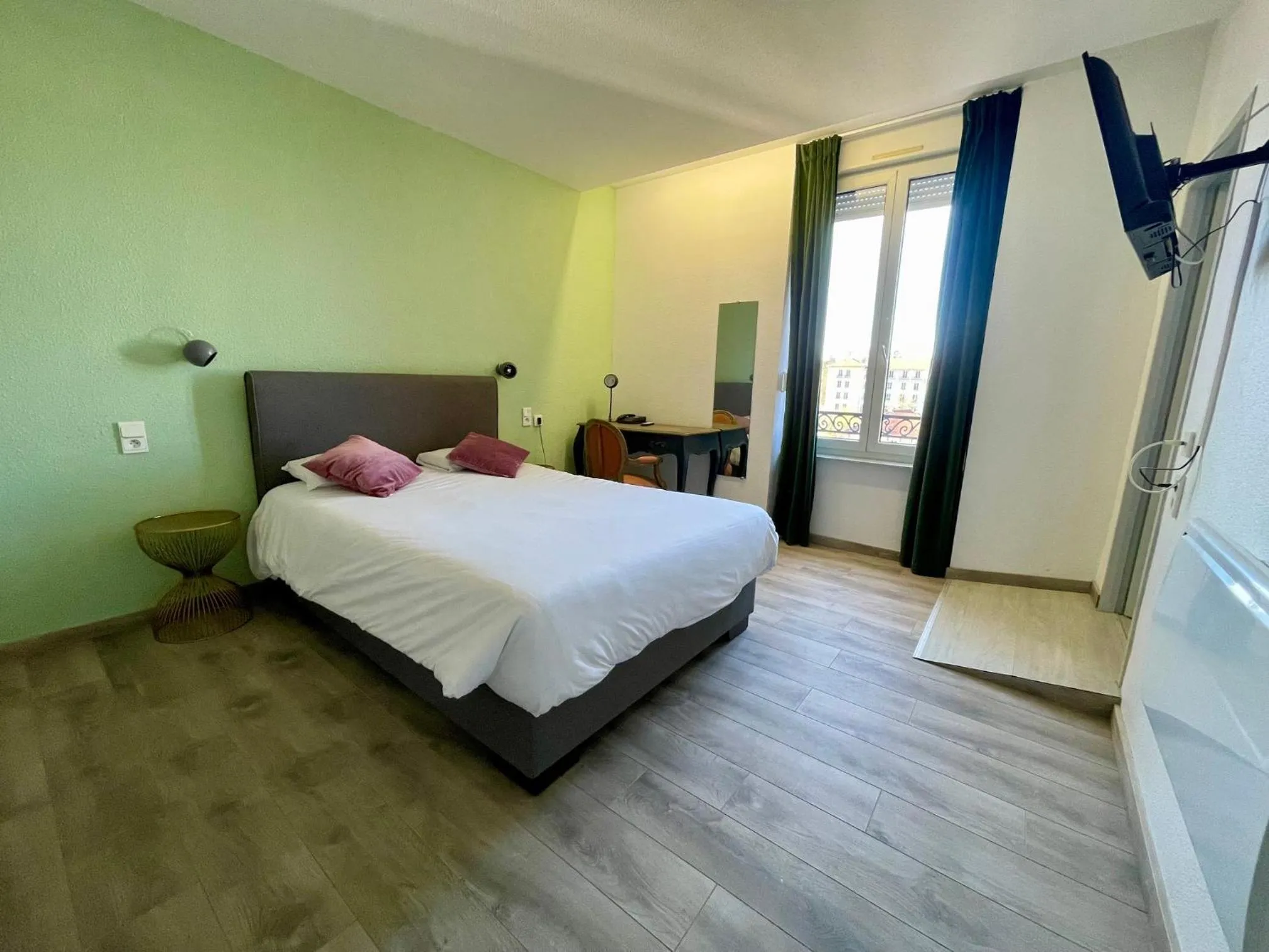 Bed in Hôtel d'Angleterre