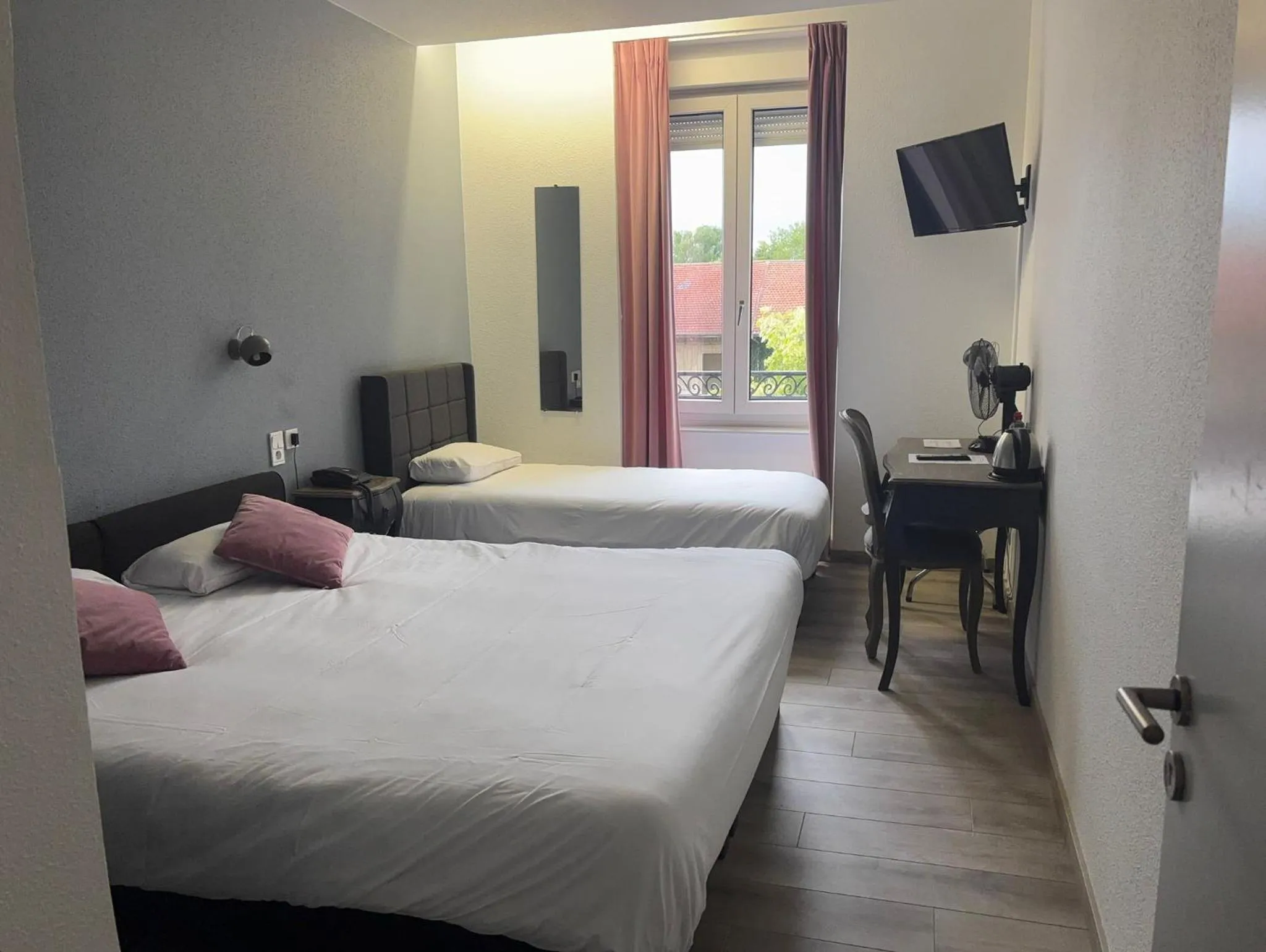 Bed in Hôtel d'Angleterre