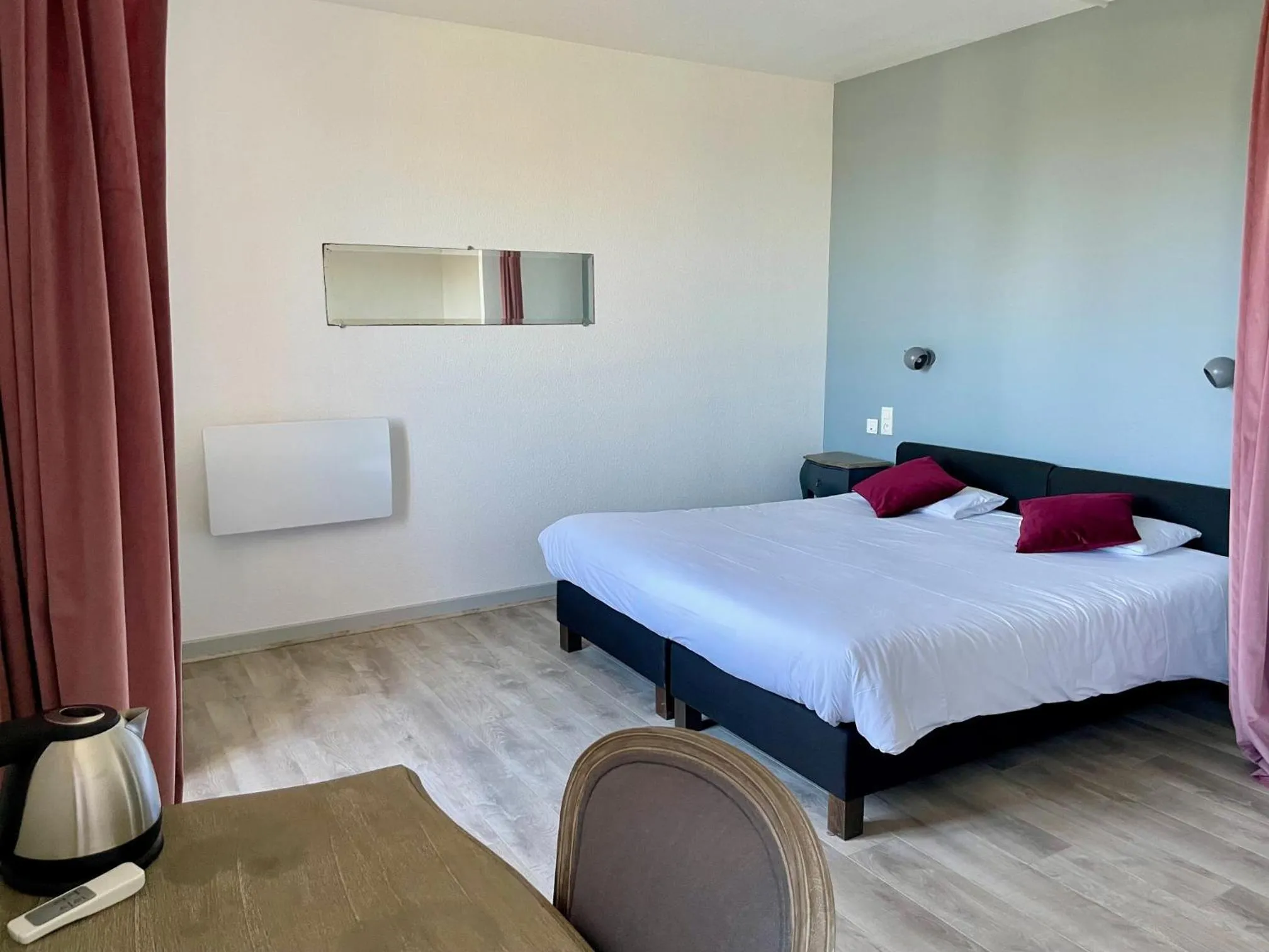 Bed in Hôtel d'Angleterre