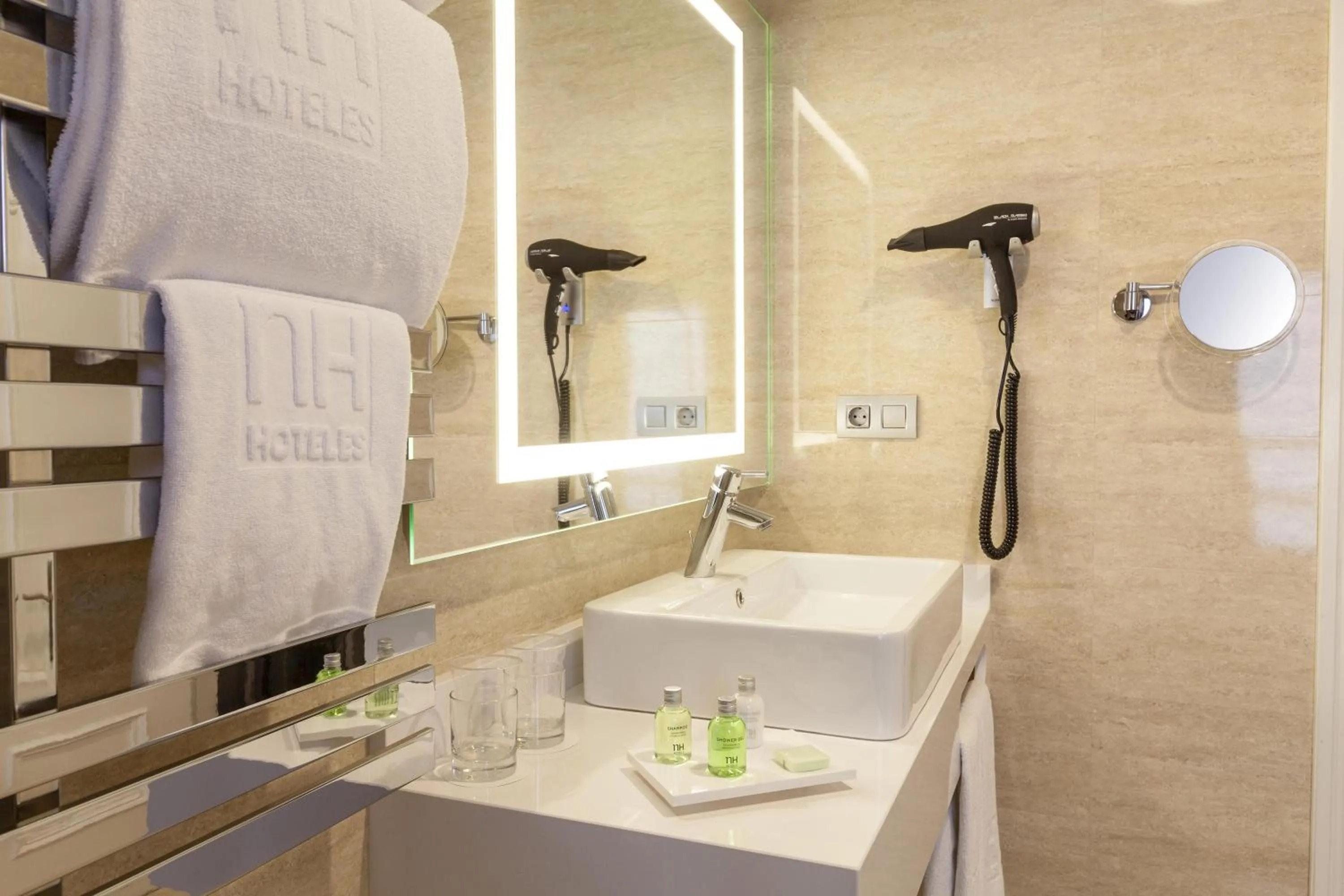 Bathroom in NH Oviedo Principado