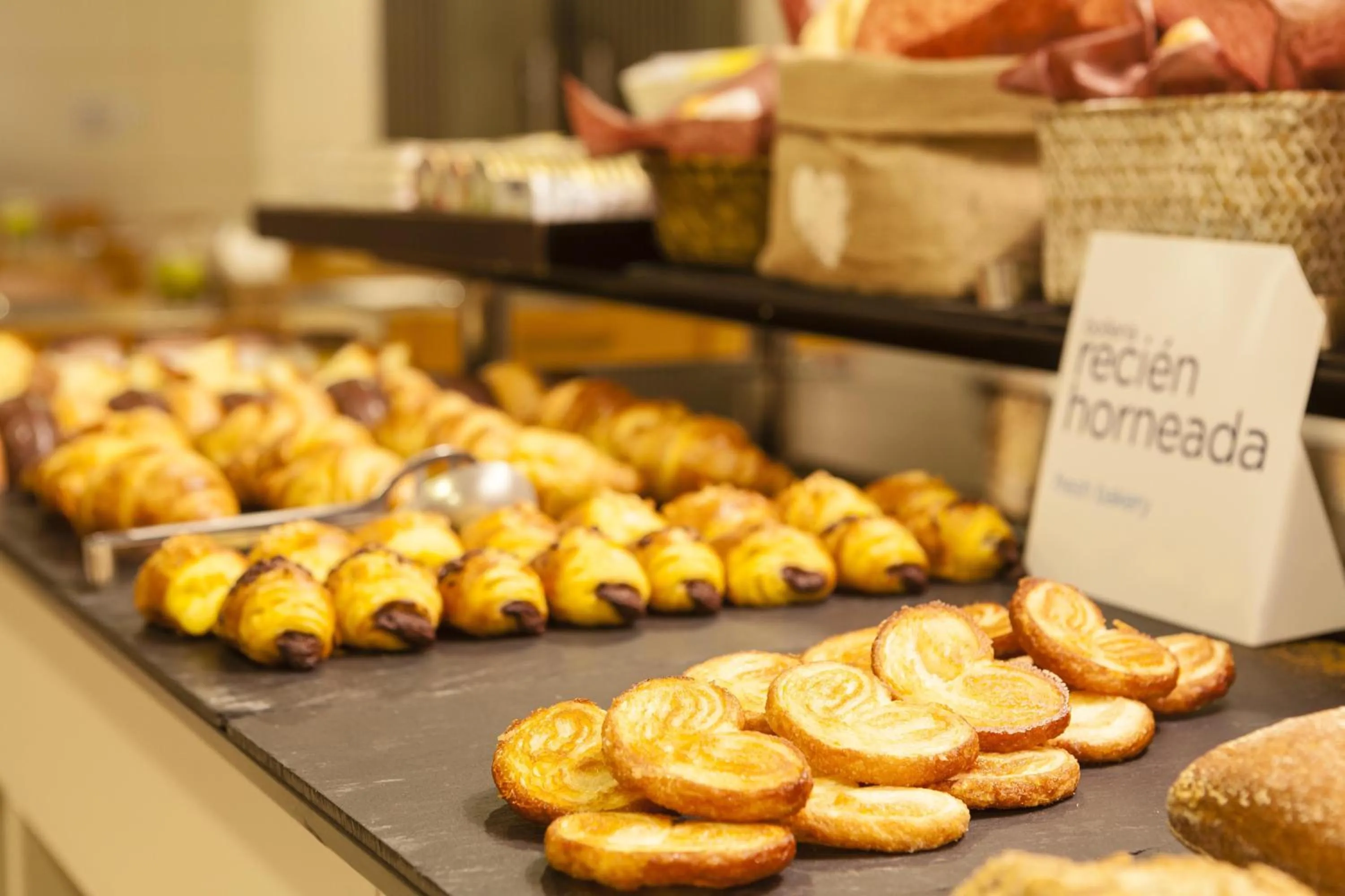 Restaurant/places to eat in NH Oviedo Principado