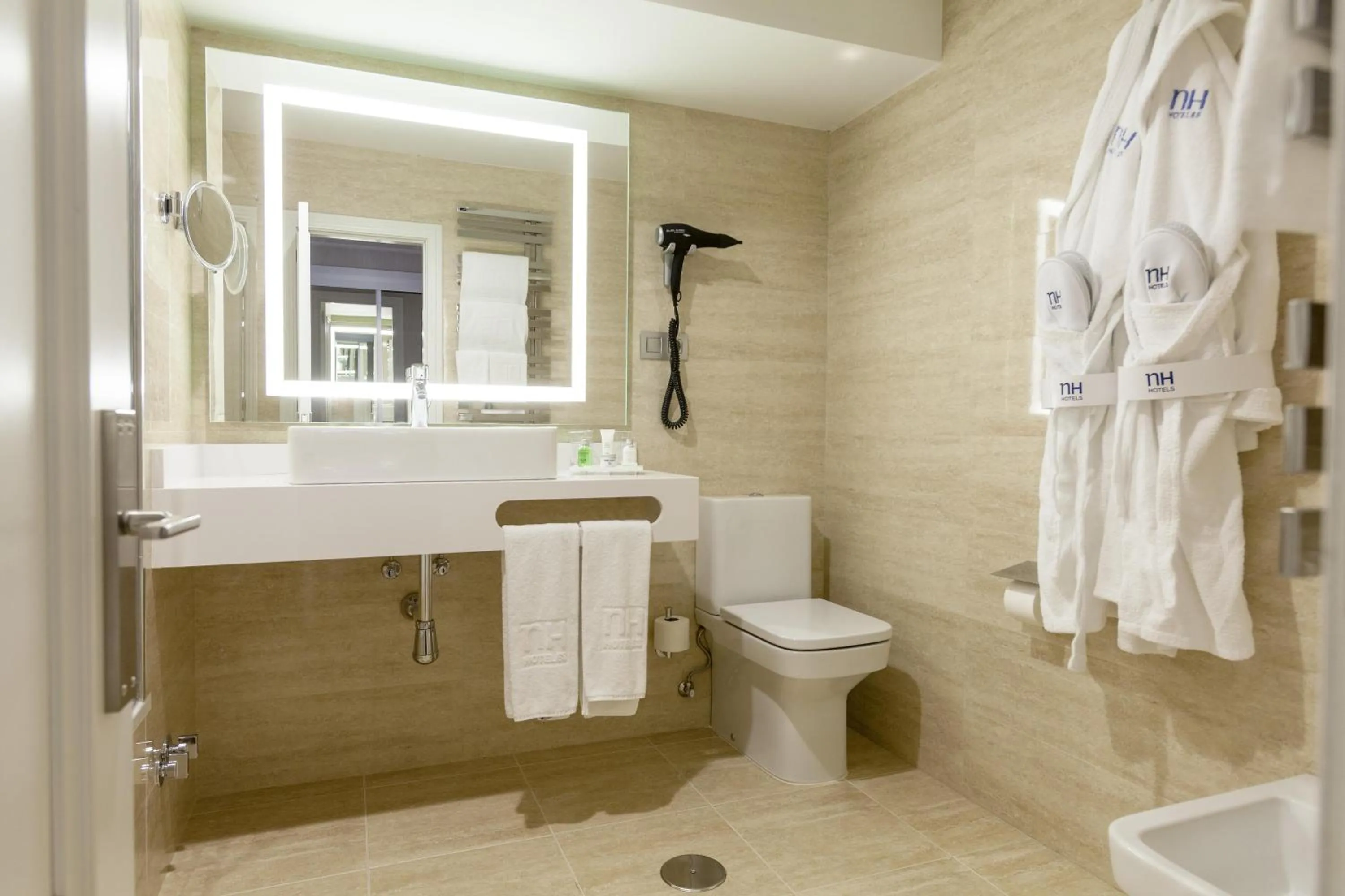 Bathroom in NH Oviedo Principado