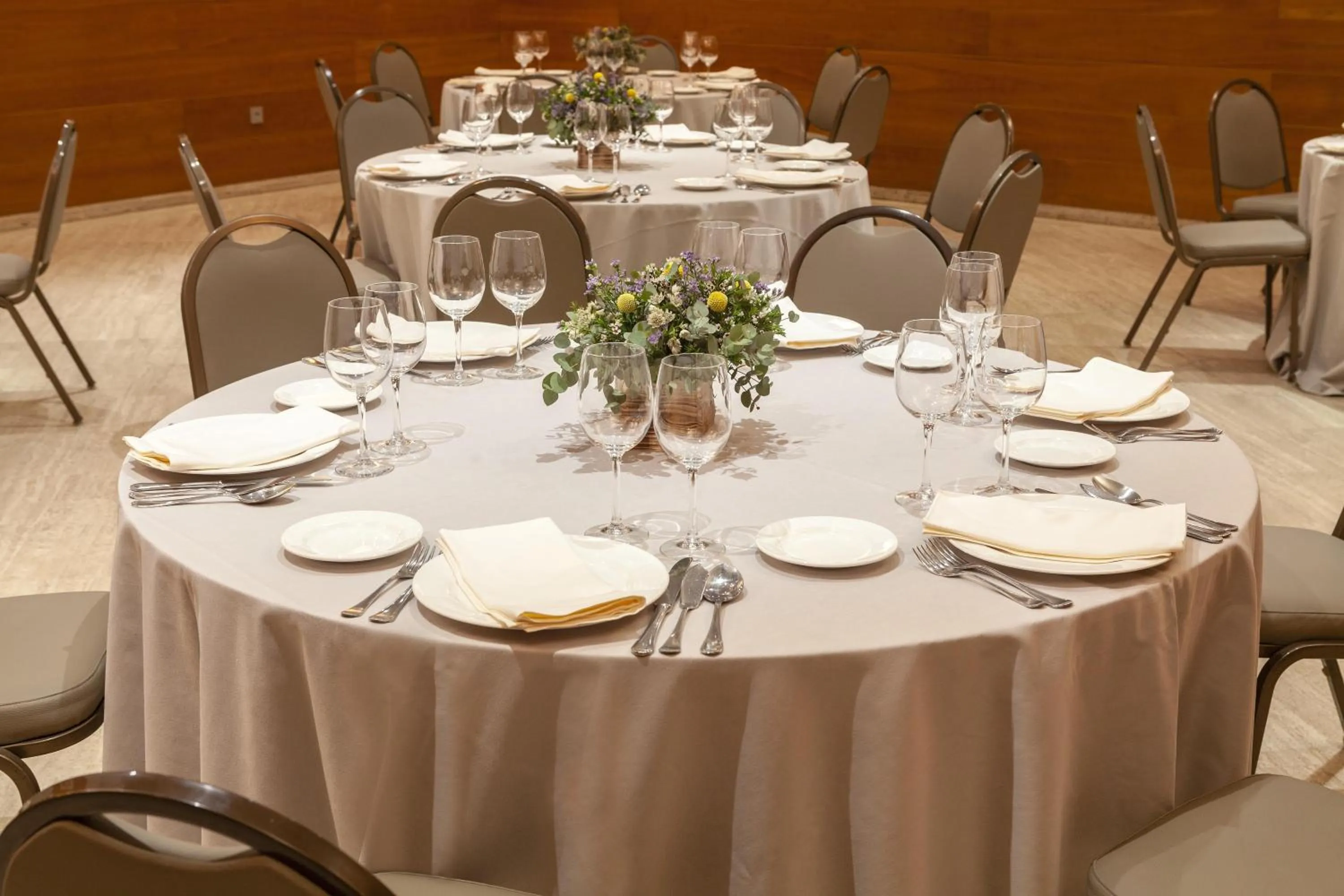 Restaurant/places to eat in NH Oviedo Principado