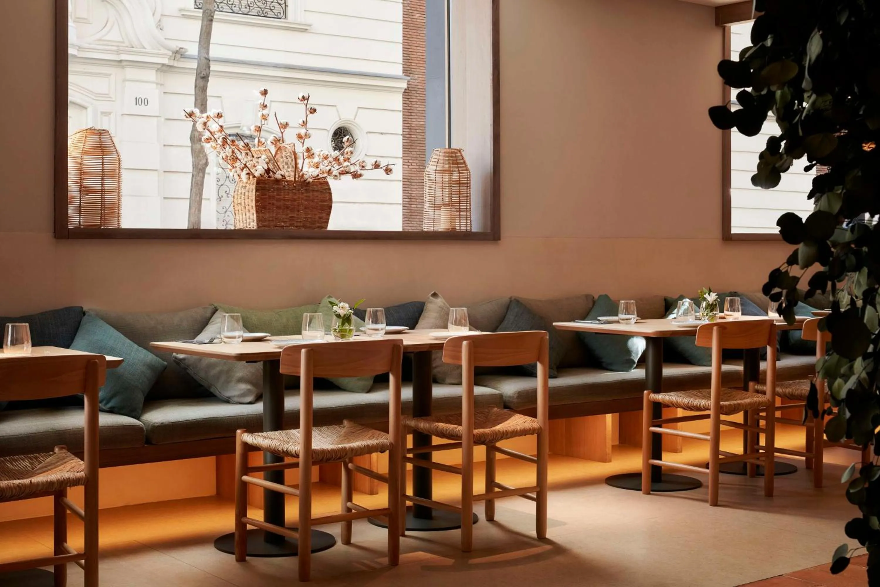 Restaurant/places to eat in NH Madrid Zurbano