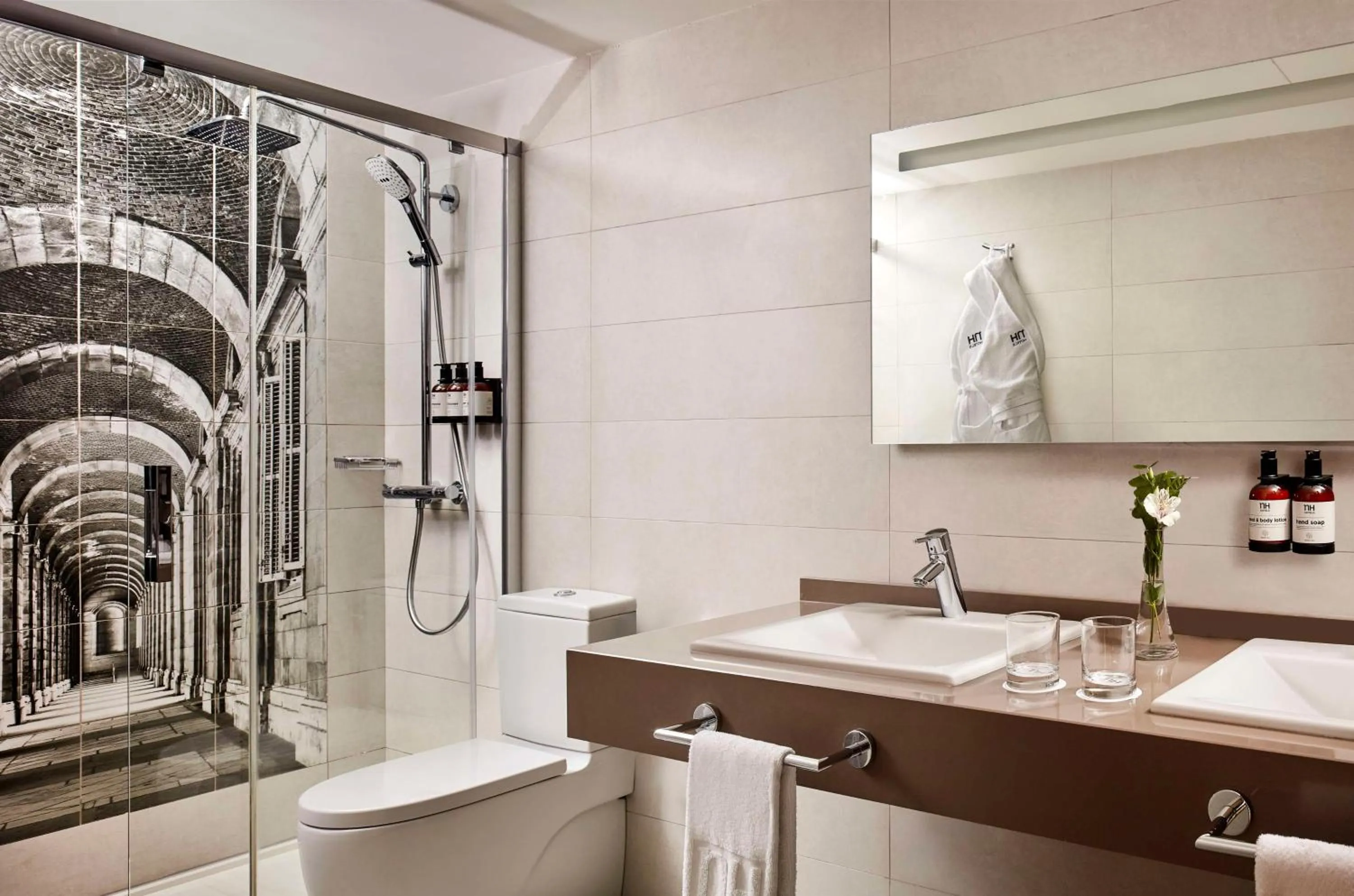 Bathroom in NH Madrid Zurbano