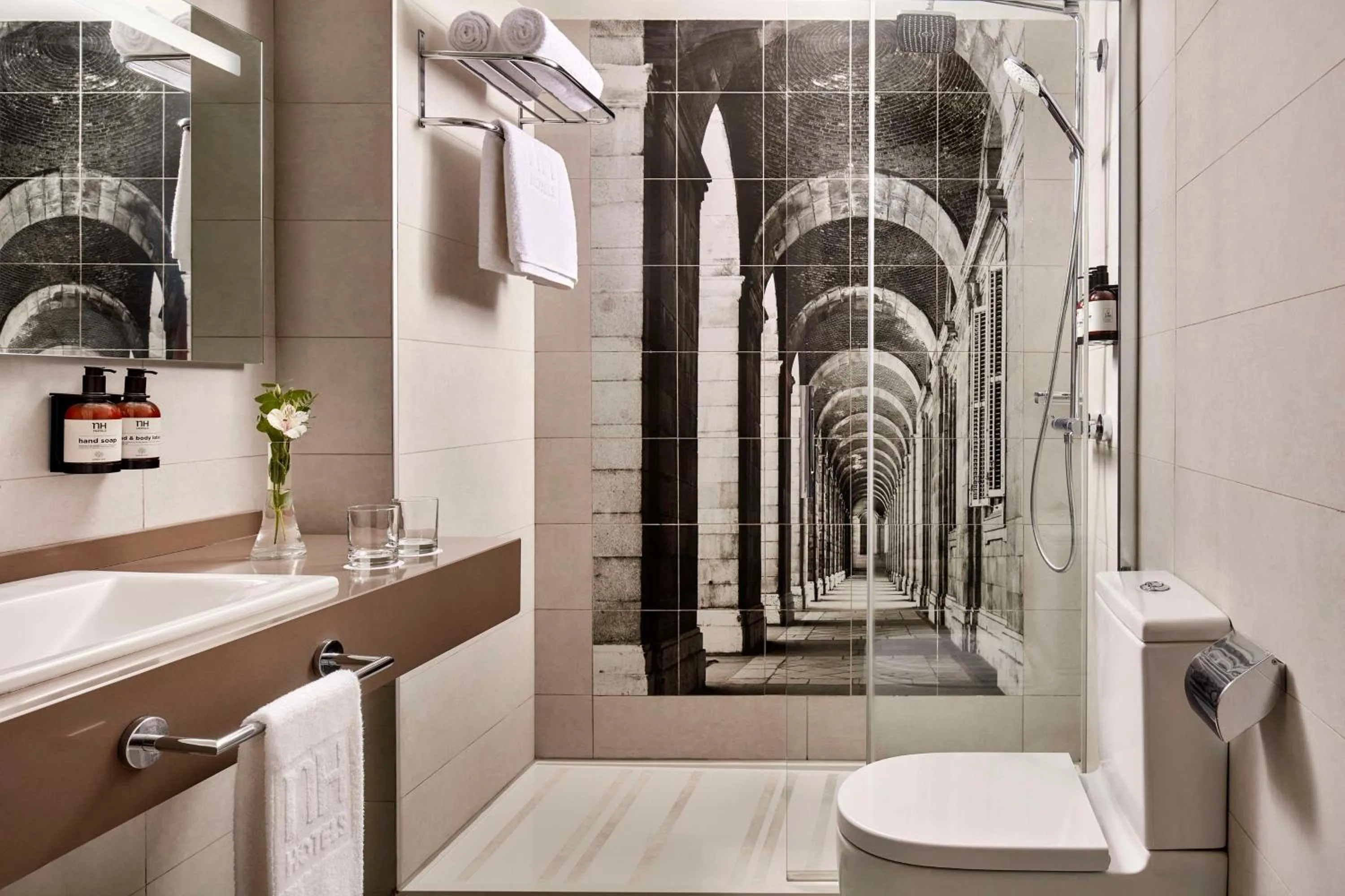 Bathroom in NH Madrid Zurbano