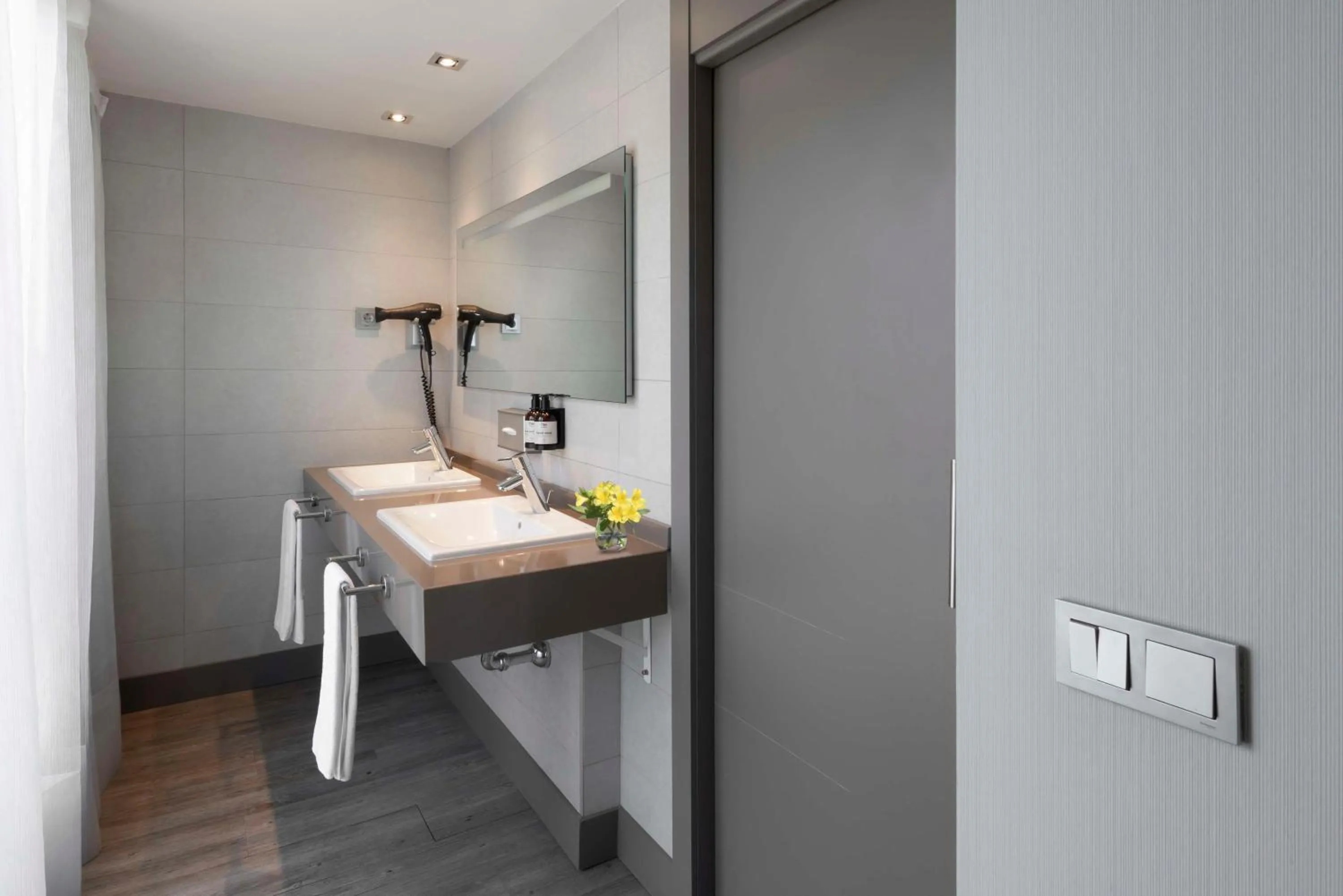 Bathroom in NH Madrid Zurbano