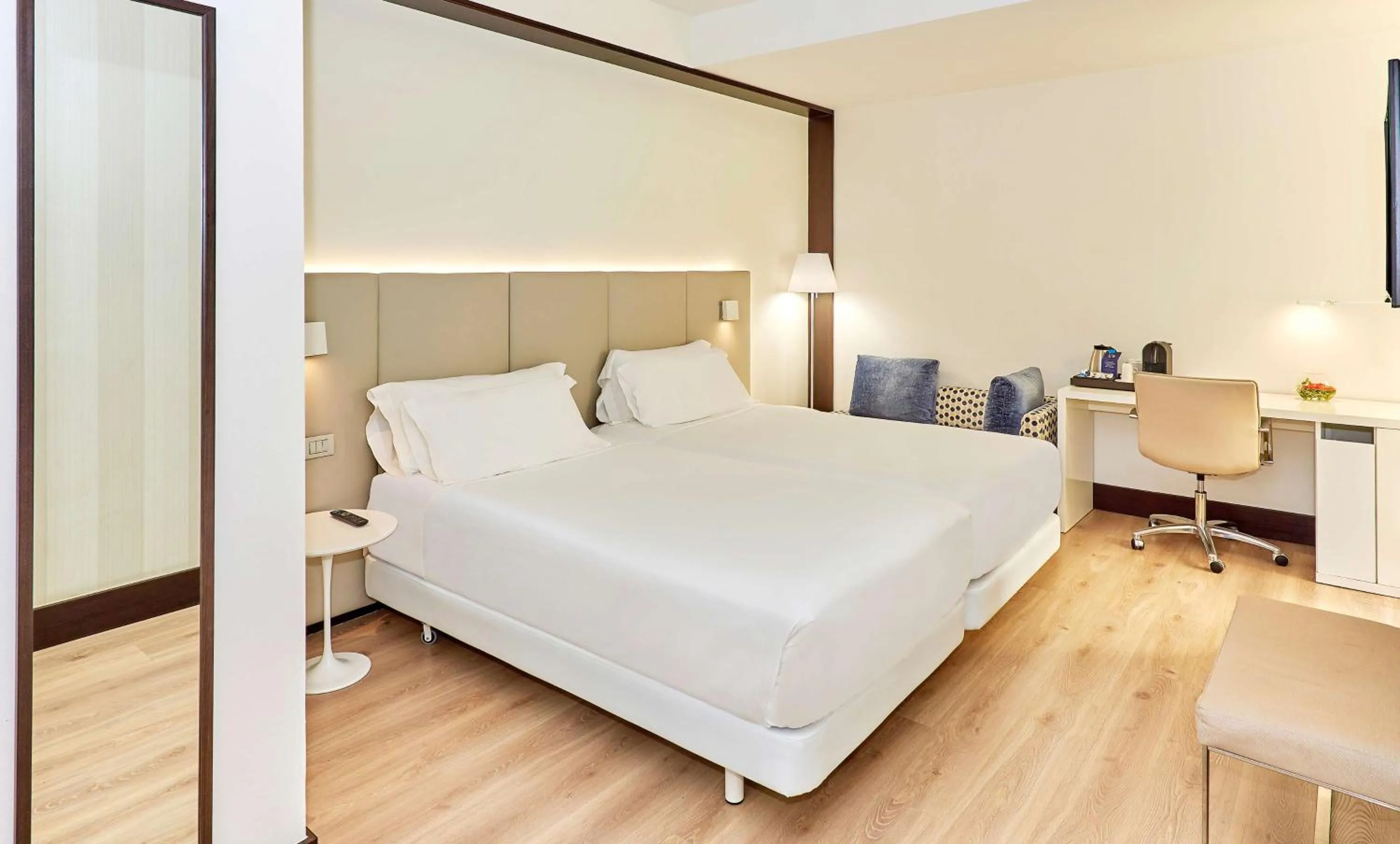 Bedroom, Bed in NH Madrid Lagasca