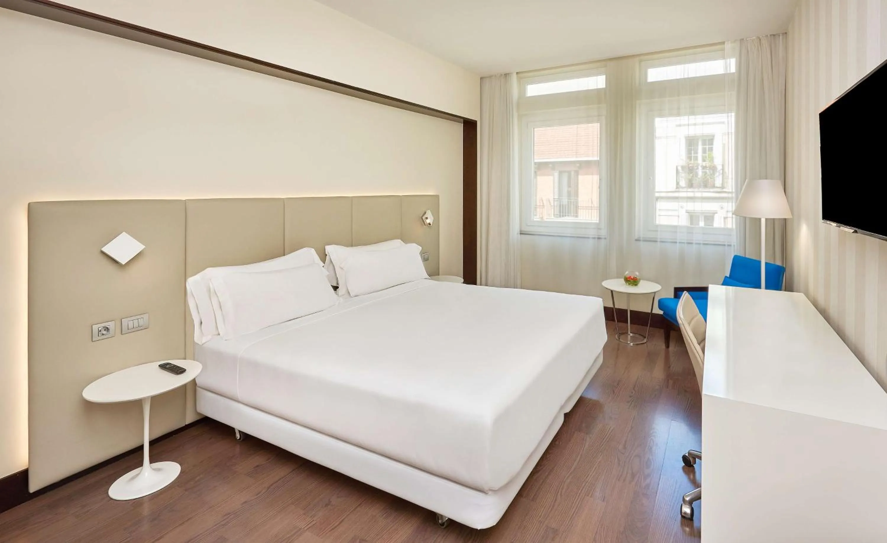Bedroom, Bed in NH Madrid Lagasca
