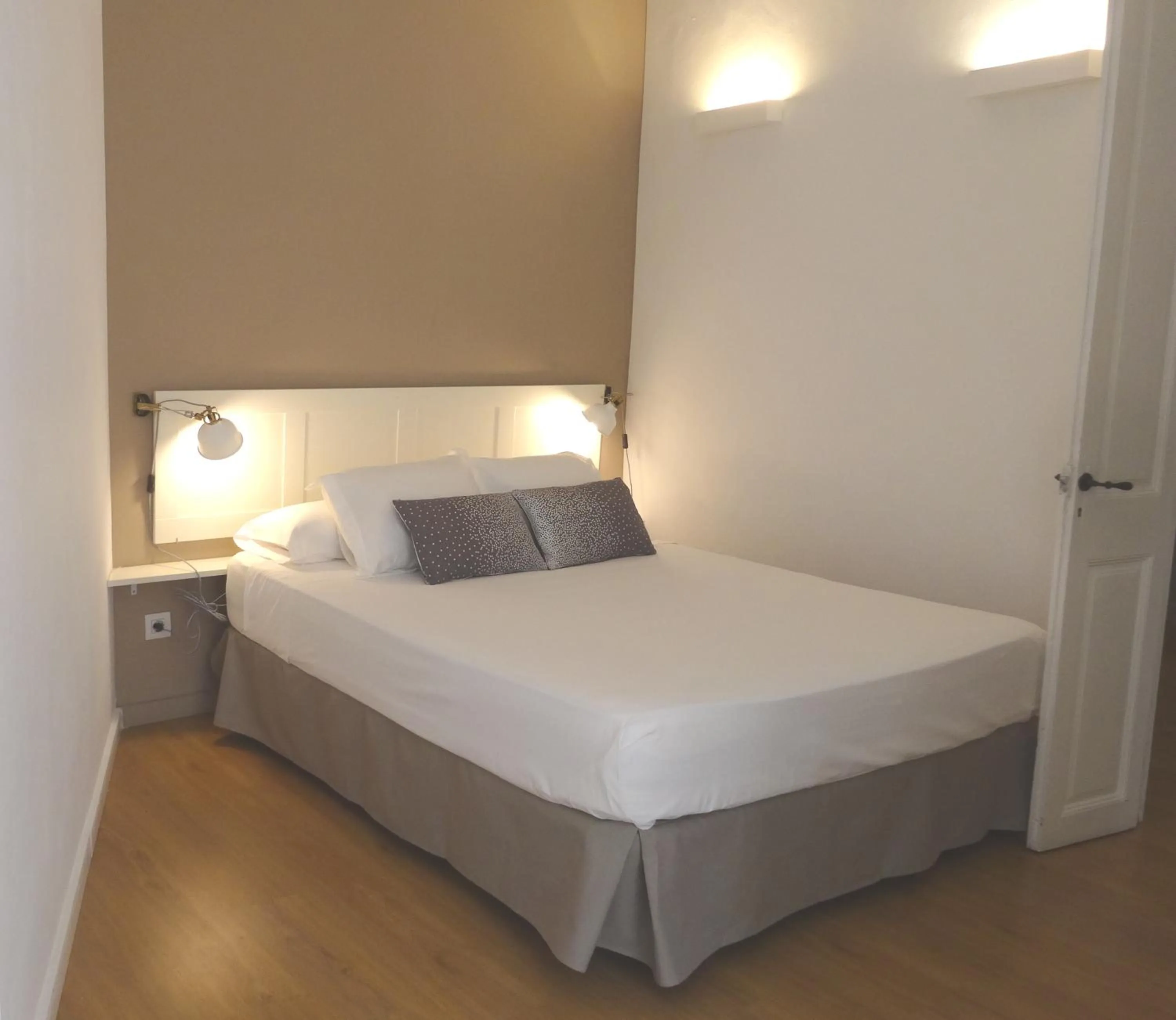 Photo of the whole room, Bed in Barcelona Just Like Home