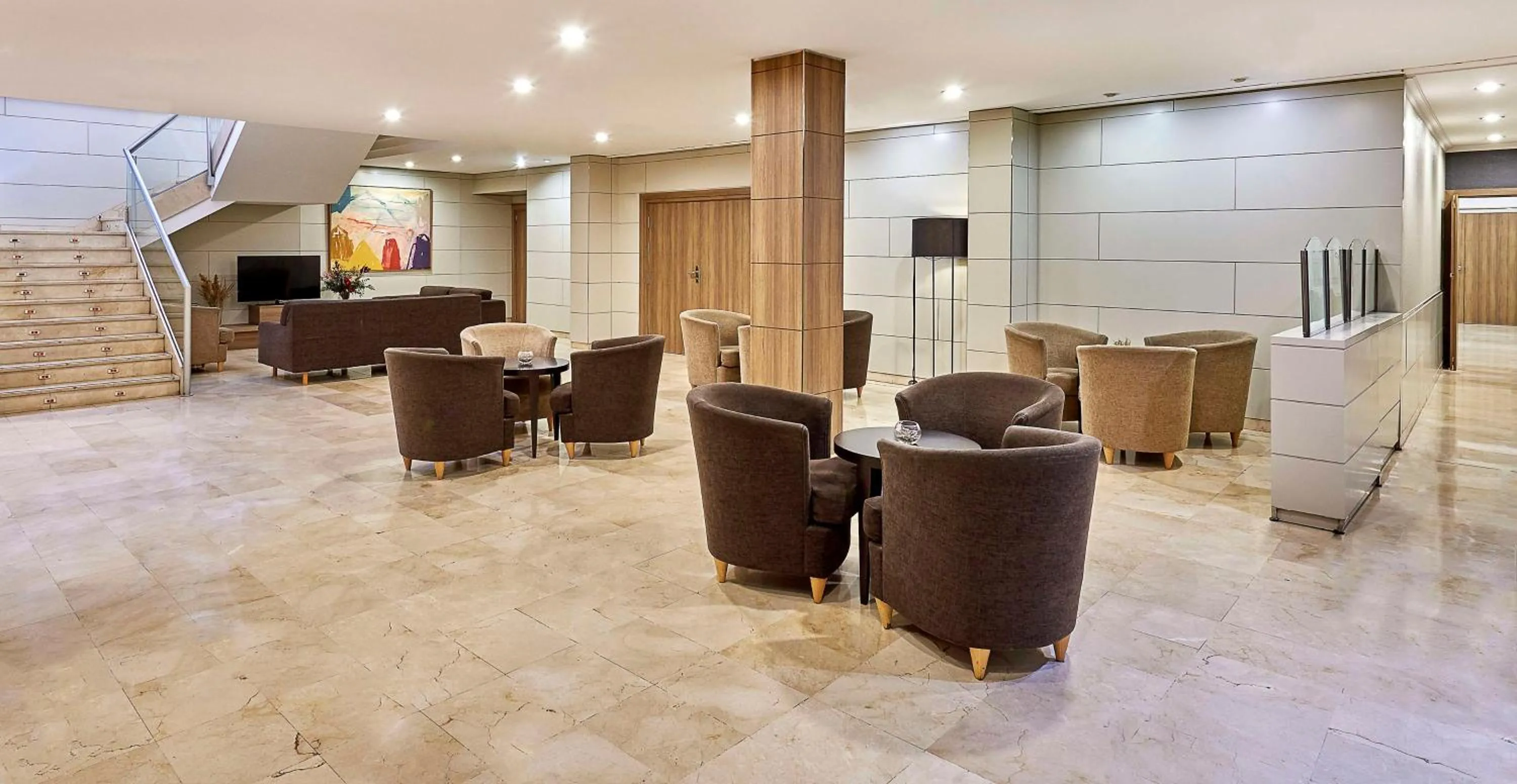 Lobby or reception in iStay by NH Zaragoza Sport Hotel