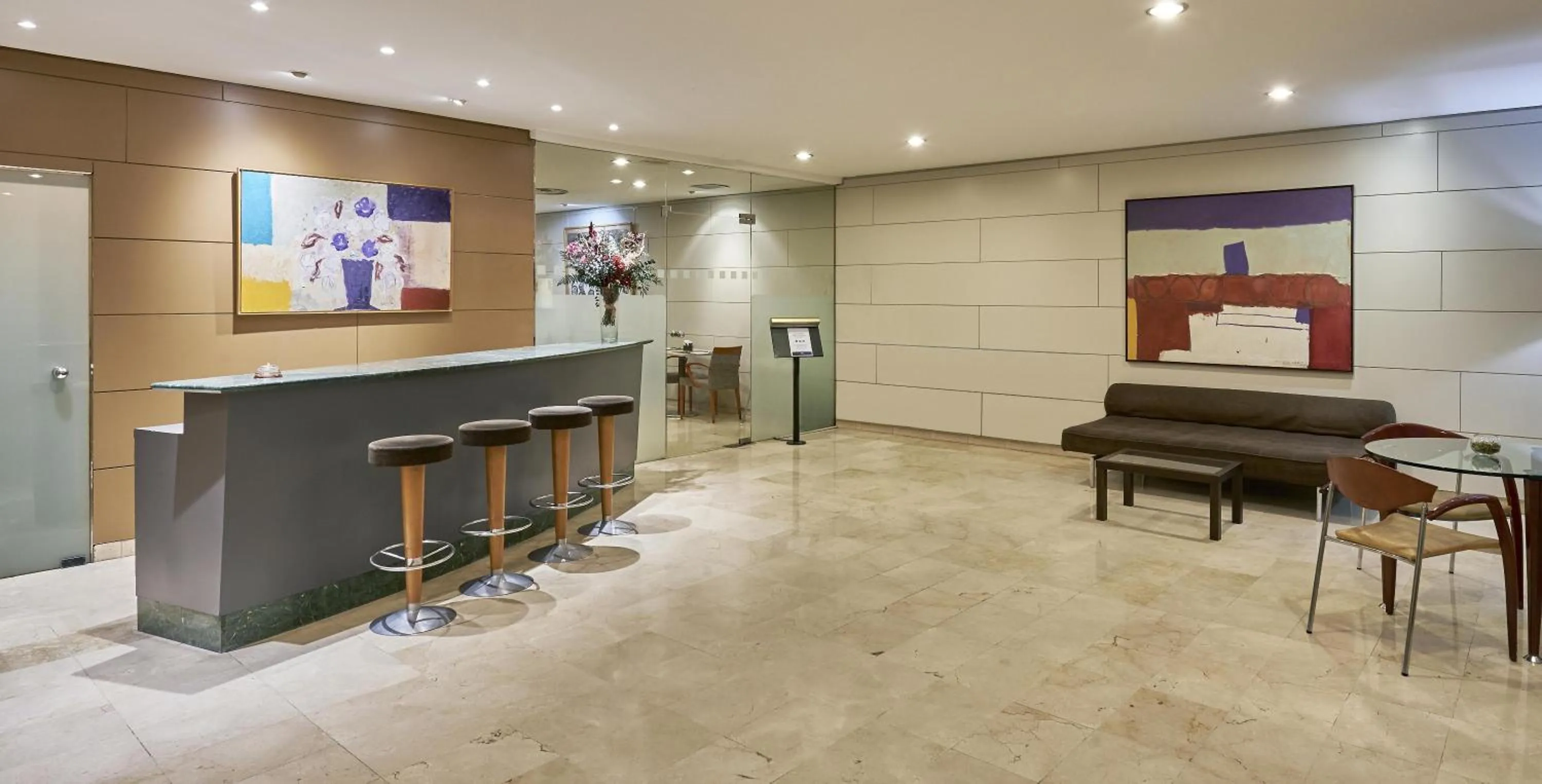 Lobby or reception in iStay by NH Zaragoza Sport Hotel