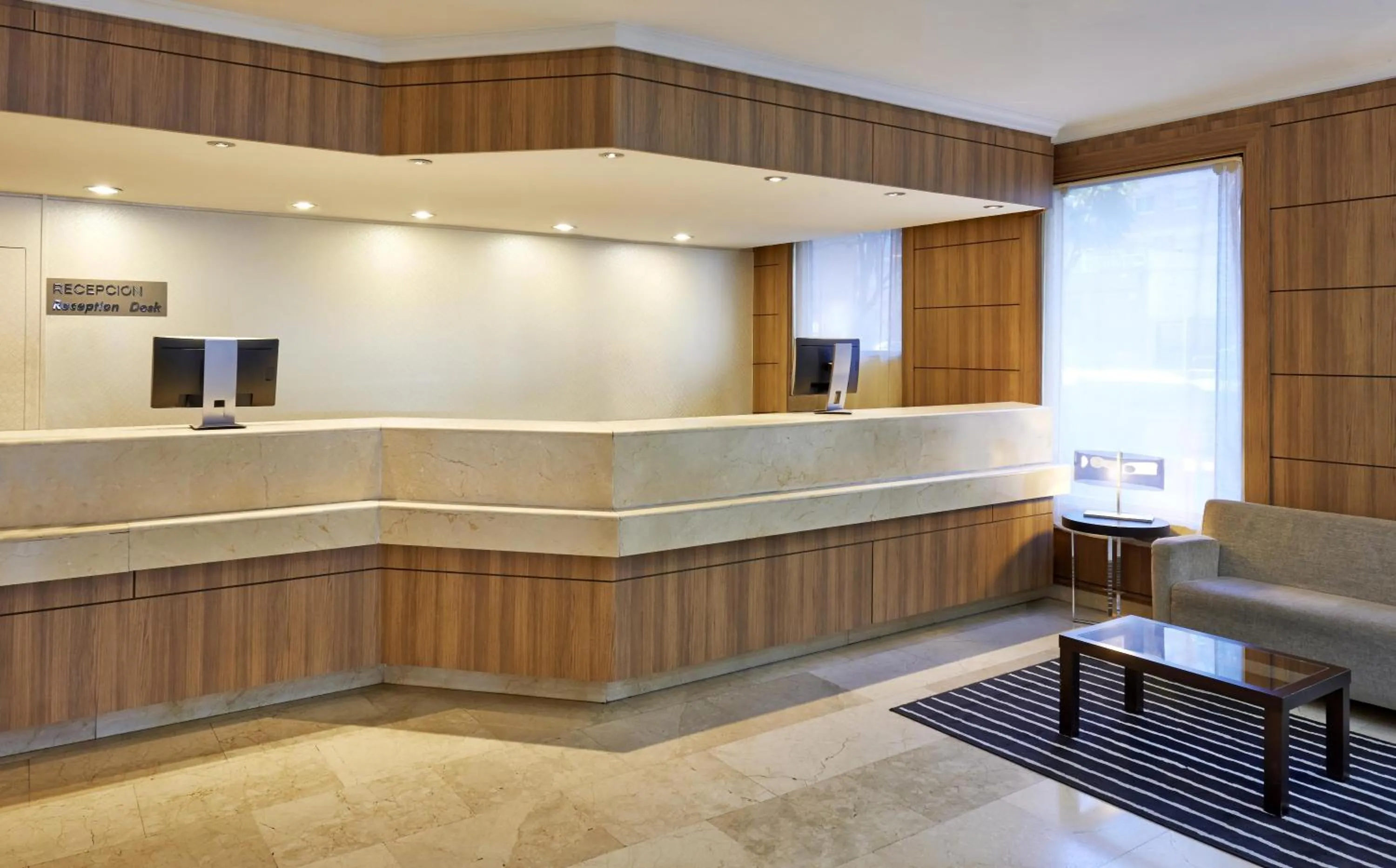 Lobby or reception in iStay by NH Zaragoza Sport Hotel