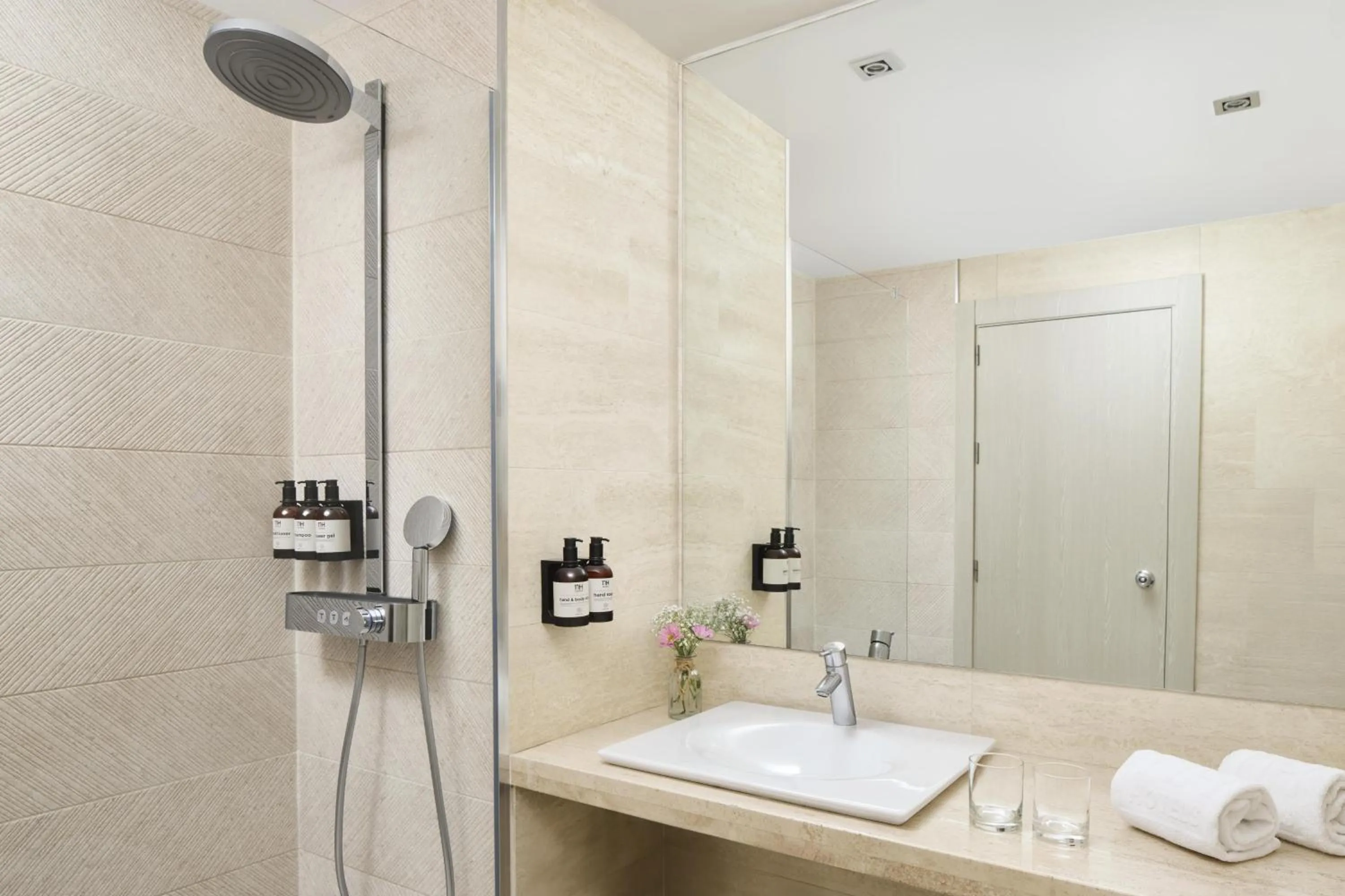 Bathroom in NH Madrid Ventas