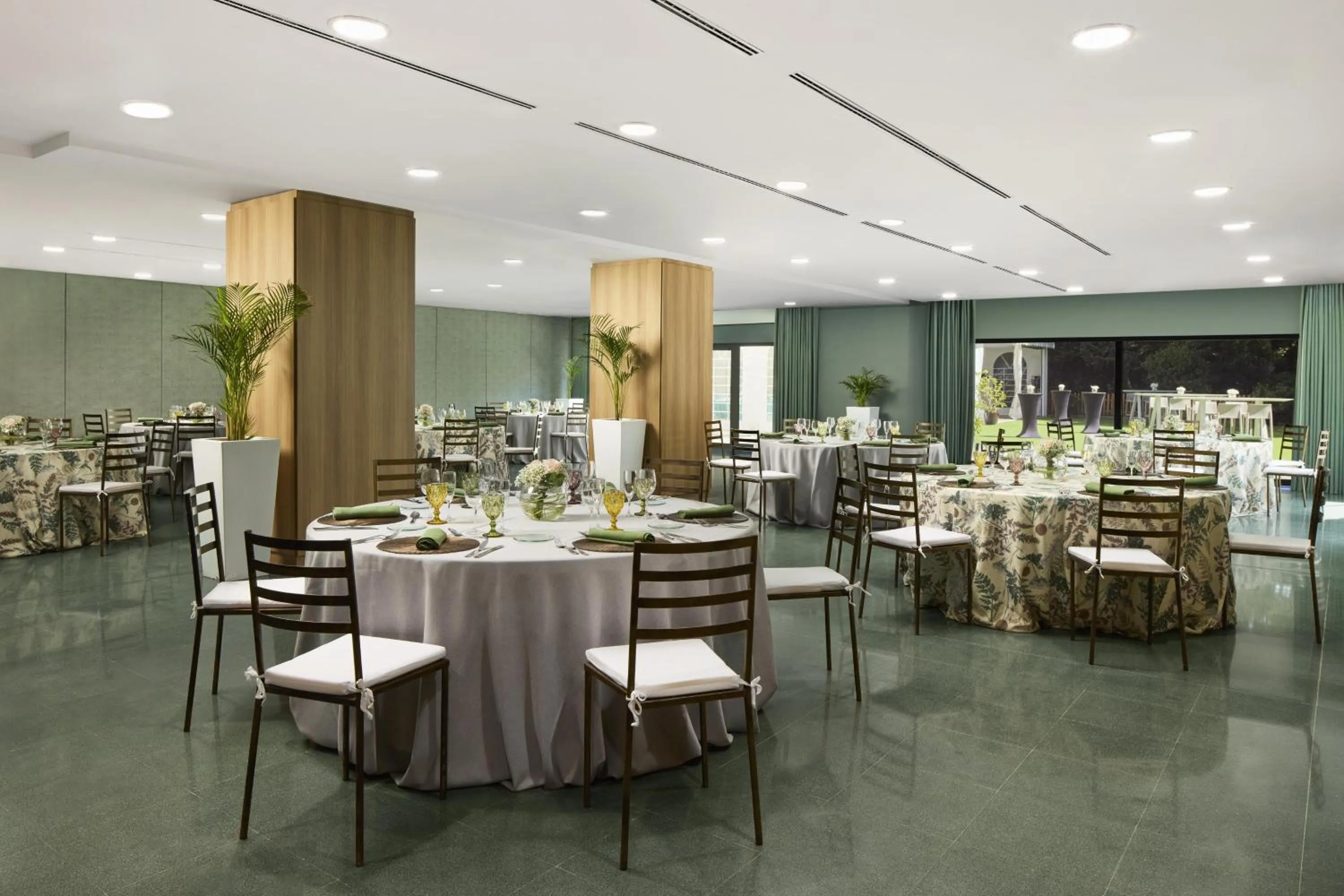 Restaurant/places to eat in NH Madrid Ventas