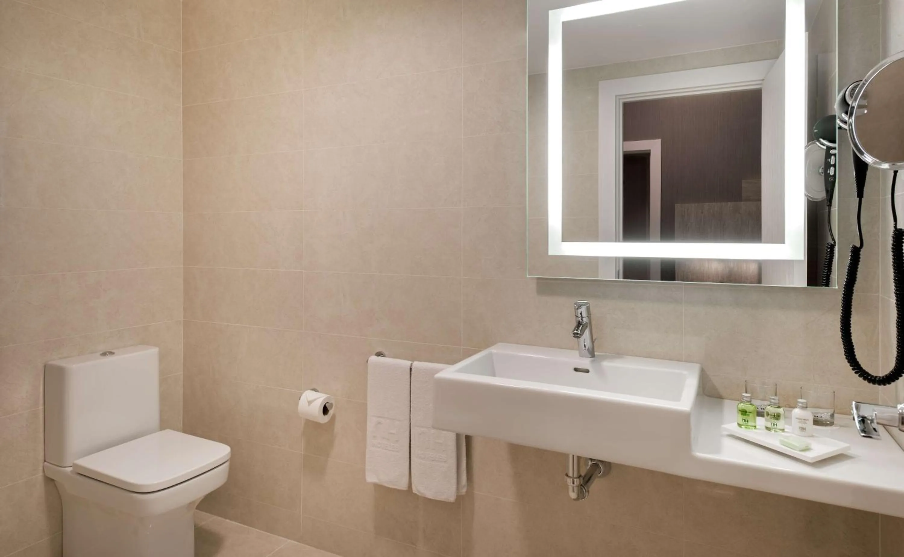 Bathroom in NH Madrid Chamberí