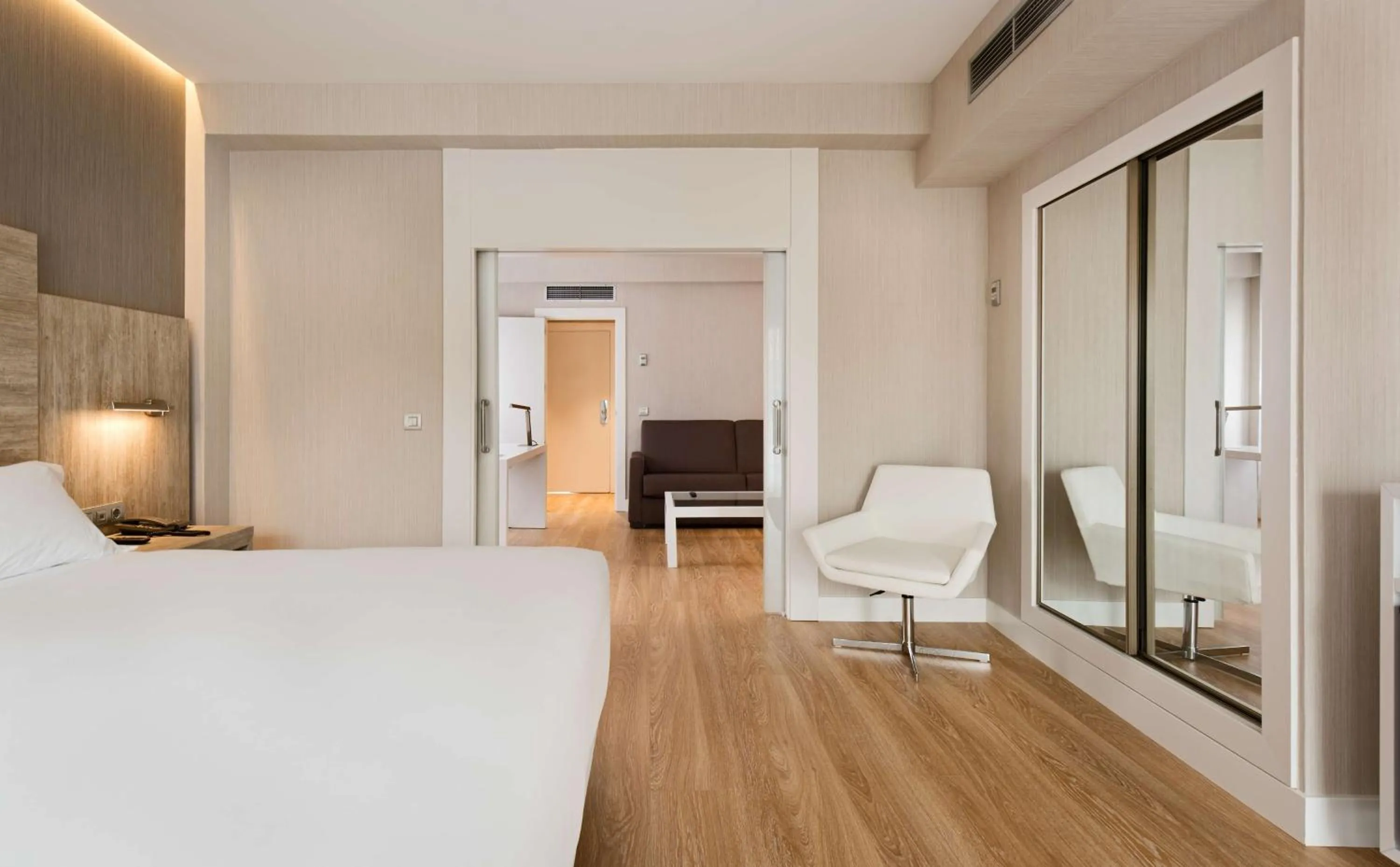 Photo of the whole room, Bed in NH Madrid Chamberí