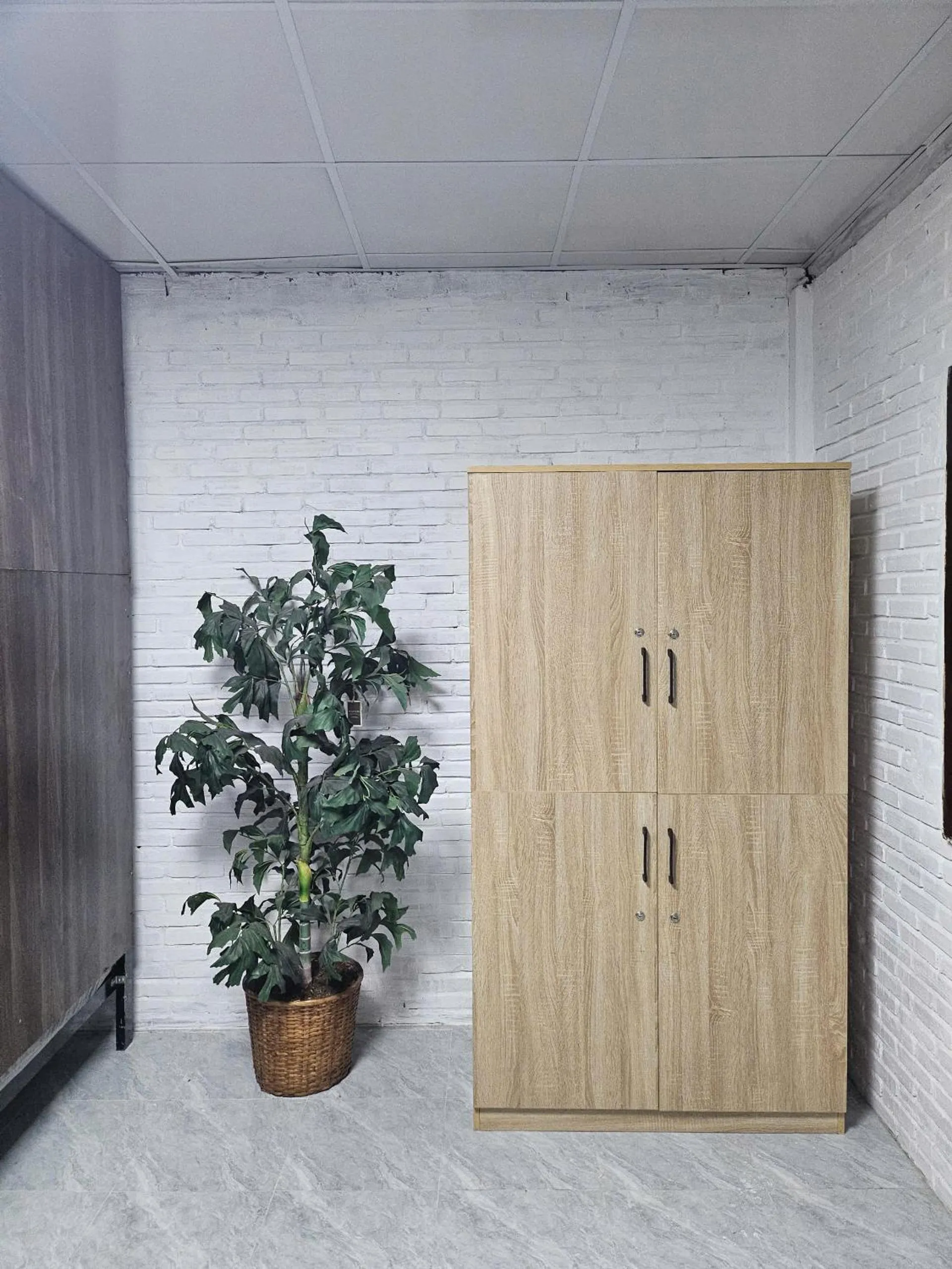 wardrobe in BB Hotel&Resort