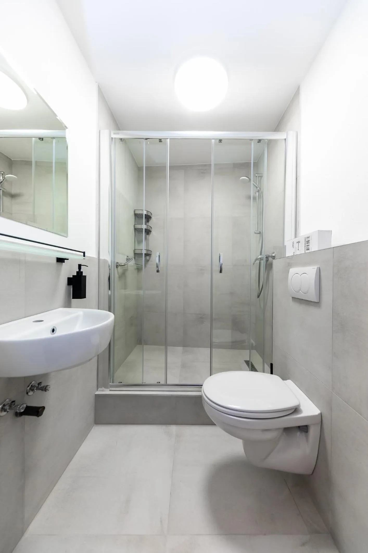 Toilet in Adagio Downtown Rooms