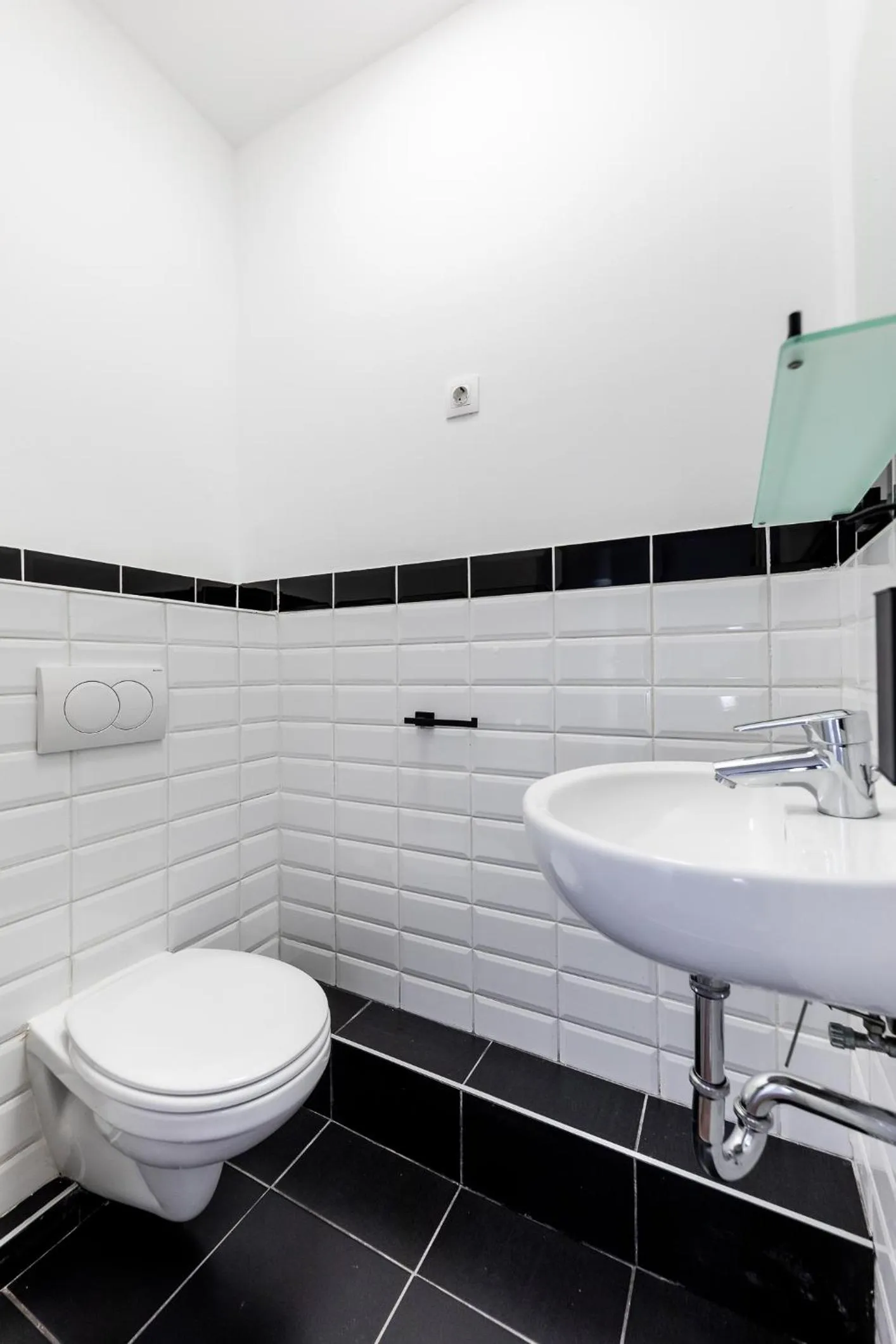 Shower in Adagio Downtown Rooms