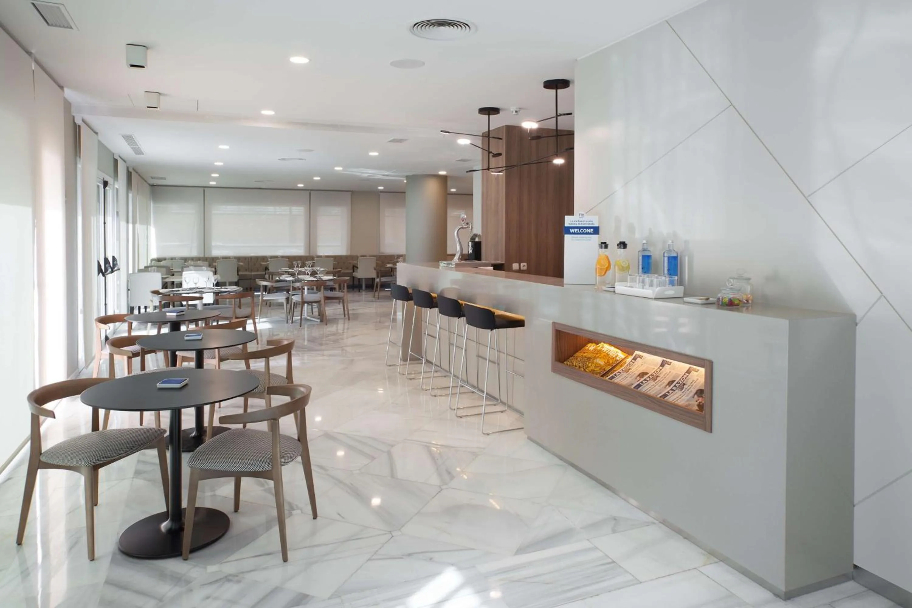 Lounge or bar in NH Barajas Airport