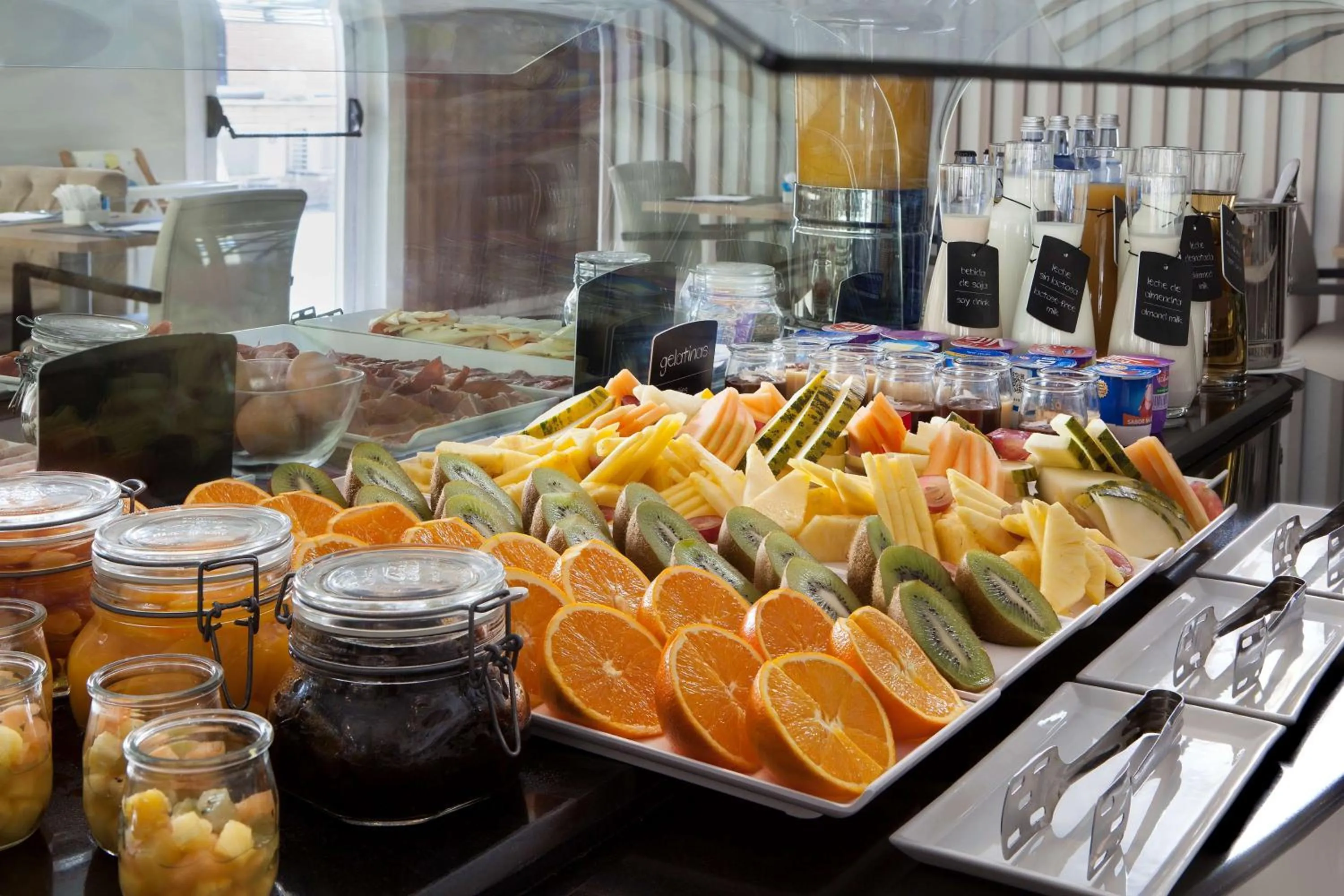 Restaurant/places to eat in NH Barajas Airport