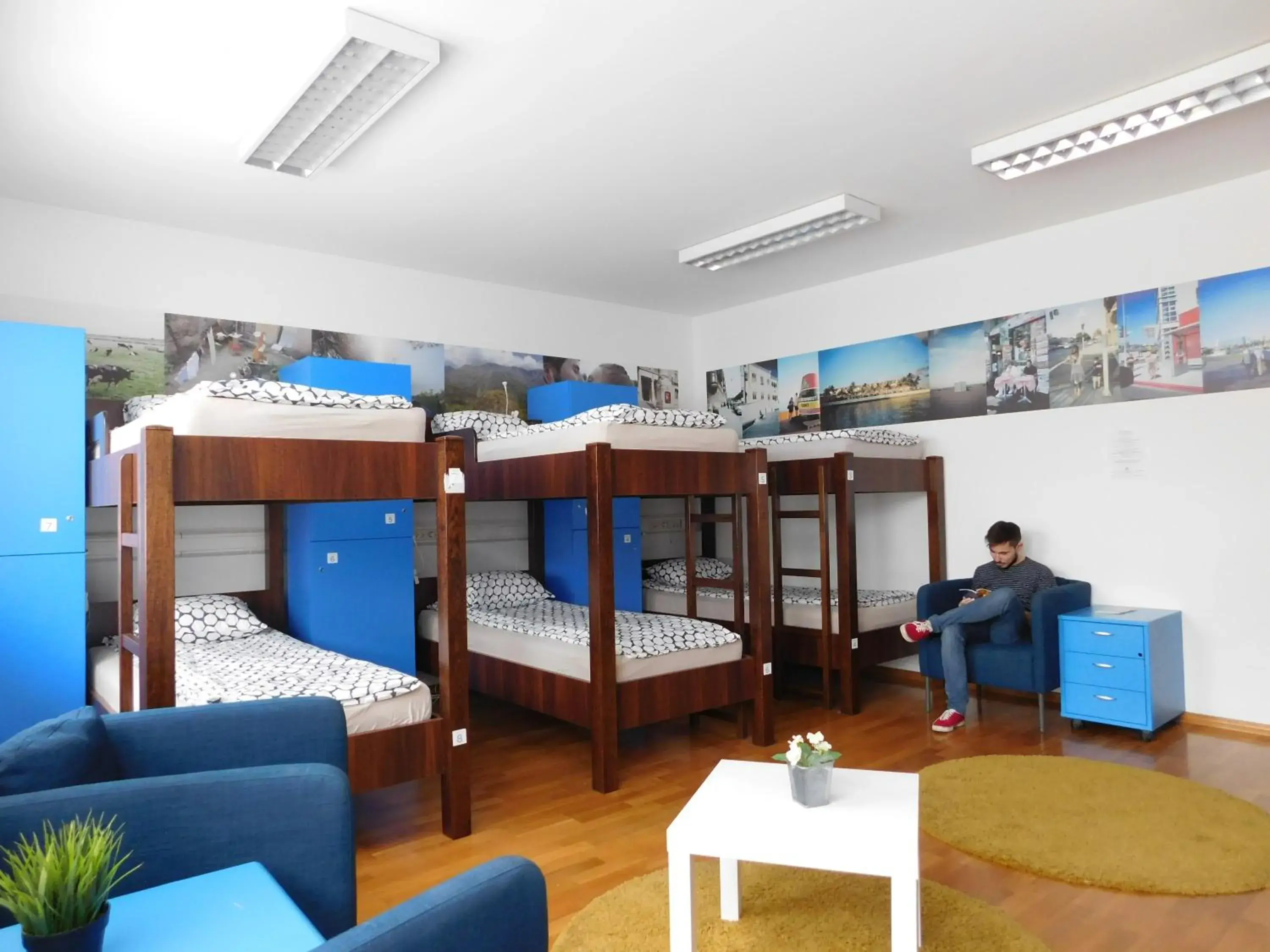 Bed in 8-Bed Mixed Dormitory Room in Hostel Bureau Bed in 8-Bed Mixed Dormitory Room in Hostel Bureau