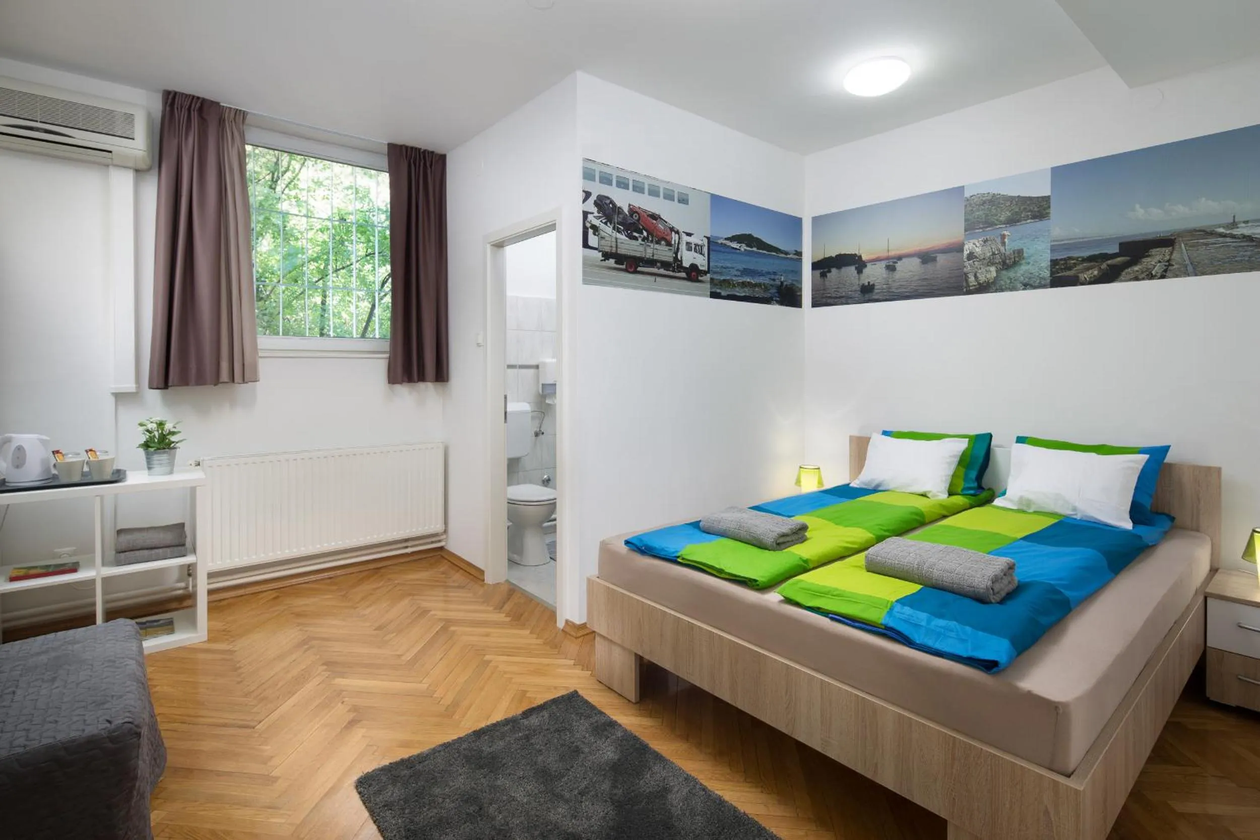 Bathroom, Bed in Hostel Bureau